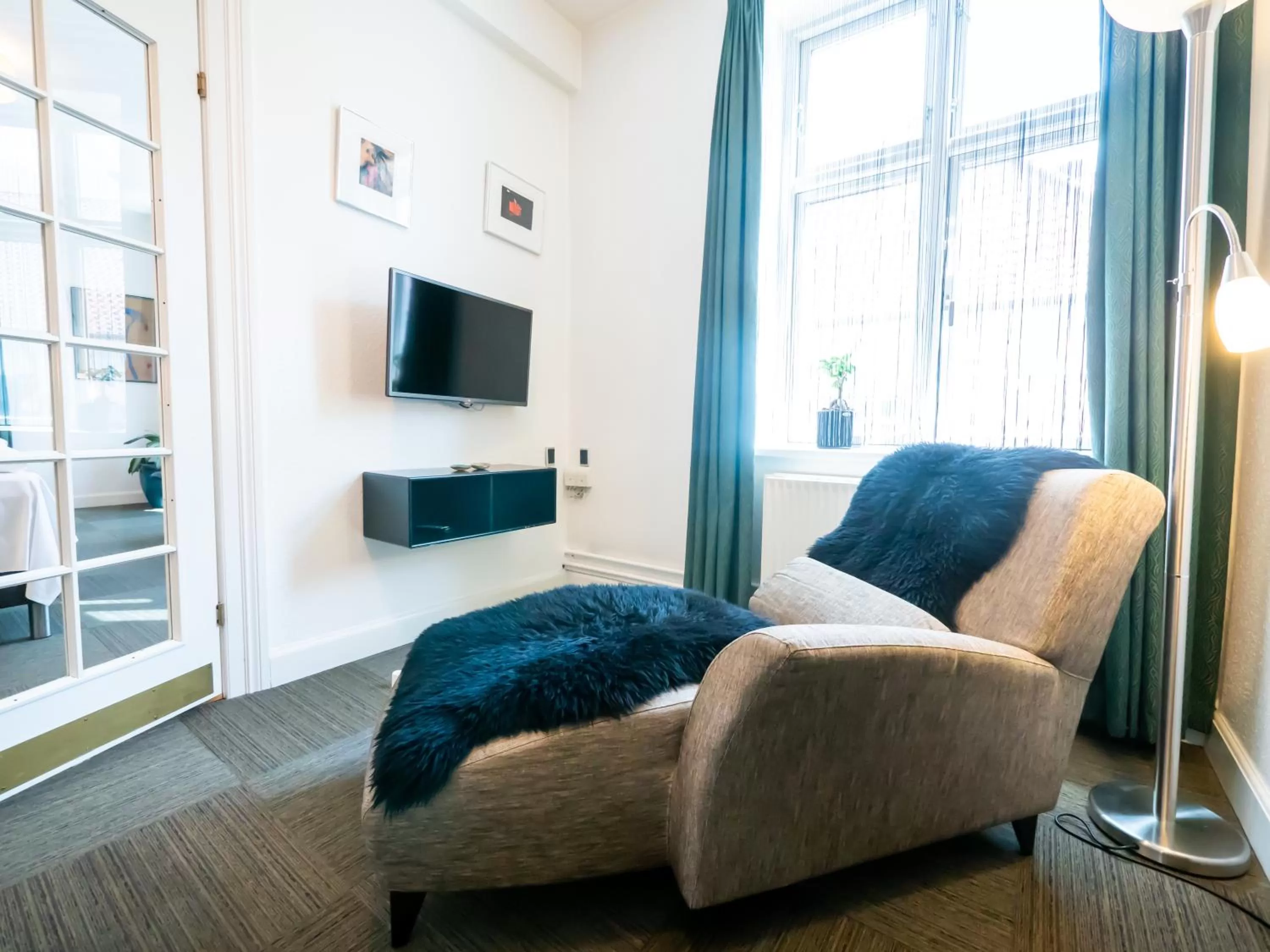 Communal lounge/ TV room in Hotel Europa