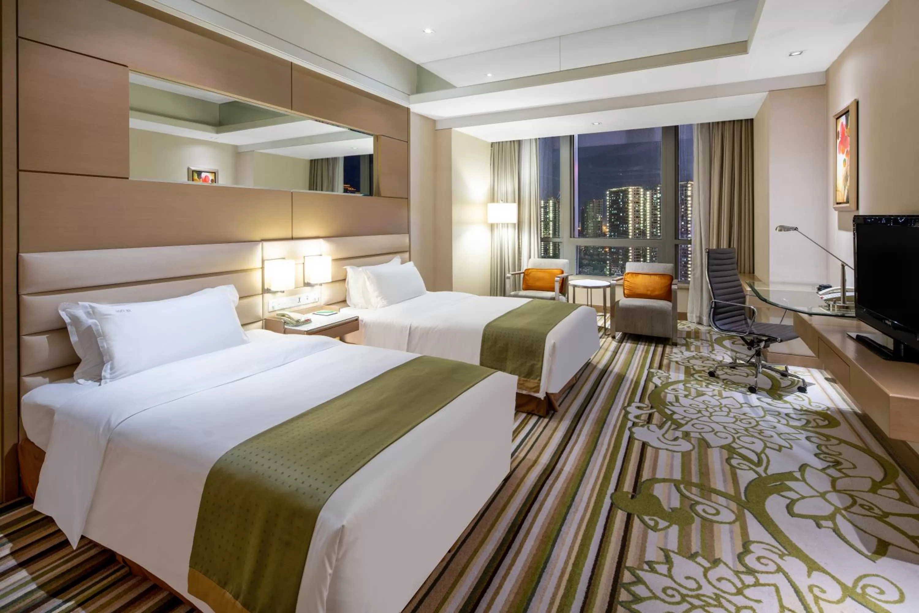 Photo of the whole room, Bed in Holiday Inn Tianjin Riverside by IHG