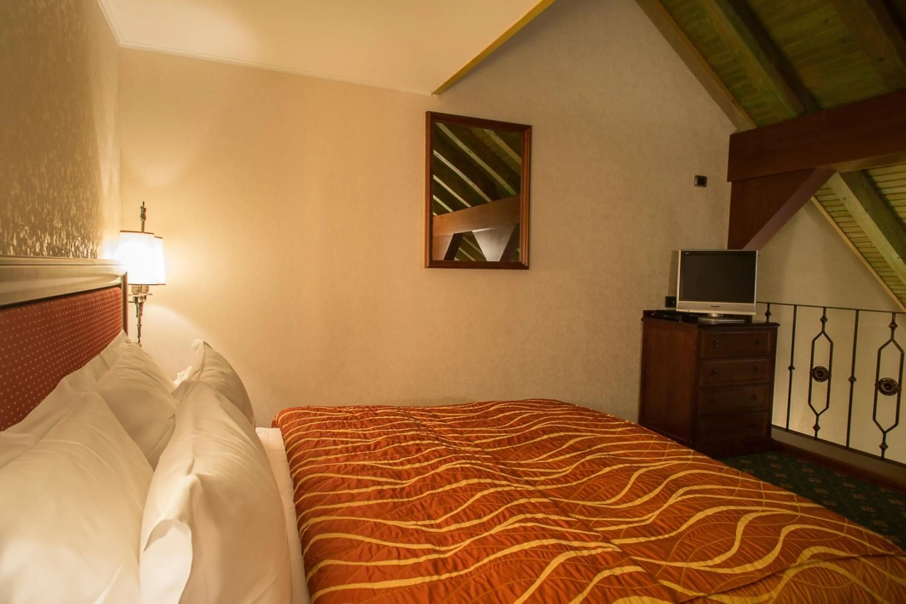 Bedroom, Bed in Lux Garden Hotel