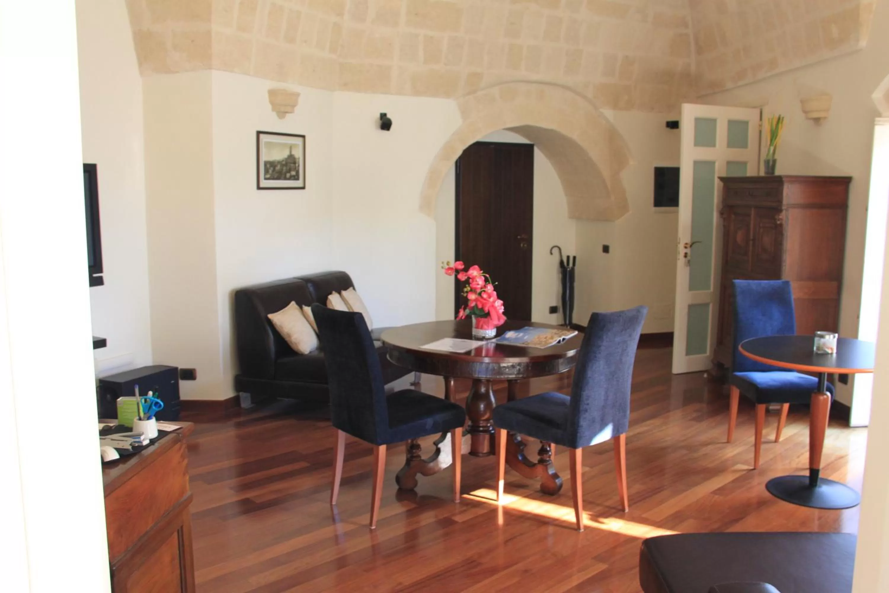 Communal lounge/ TV room in Alla dimora di Chiara Suite and Rooms