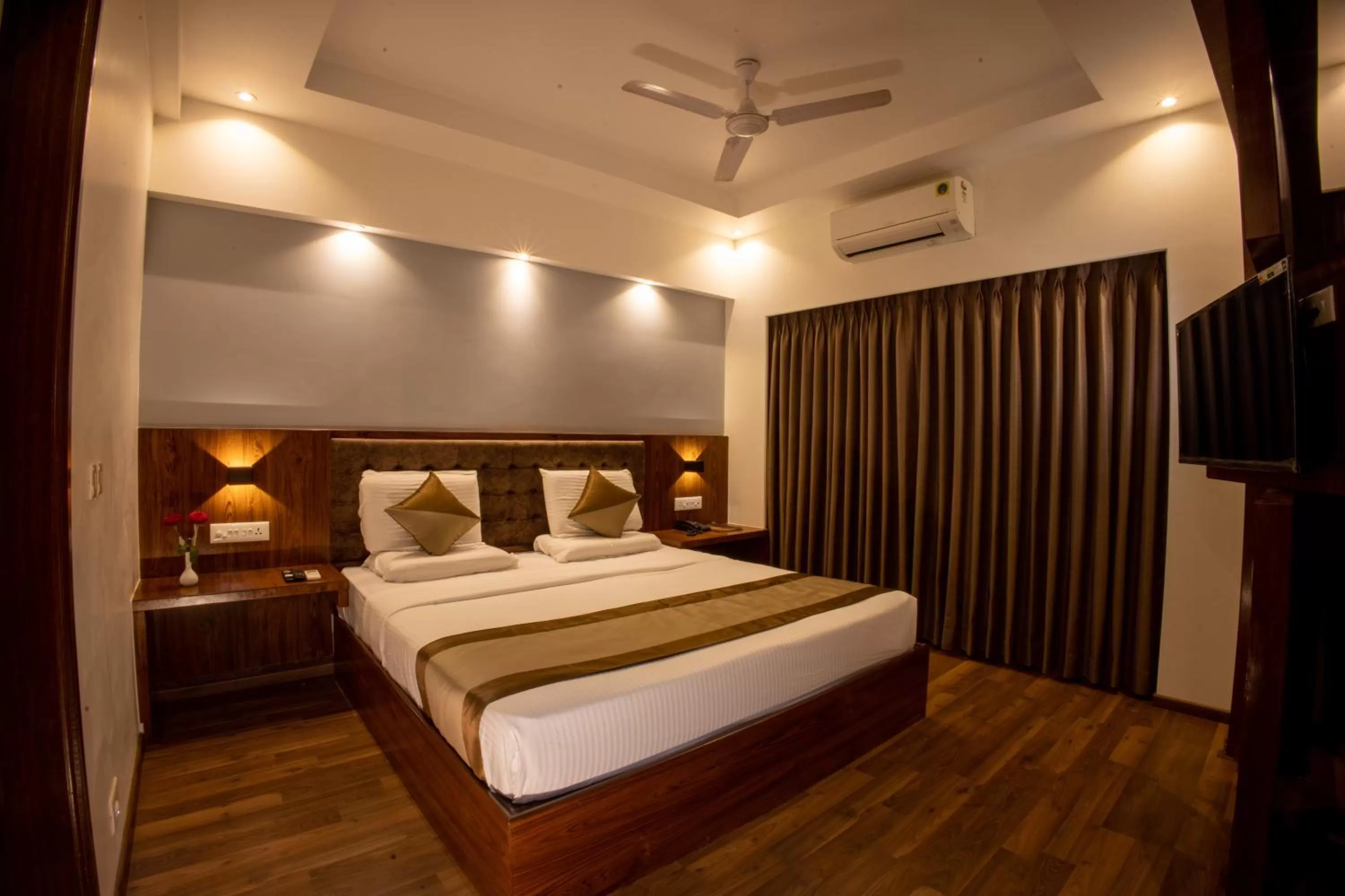 Bedroom, Bed in Metro Plaza Hotel by RAK Rooms, Mangaluru