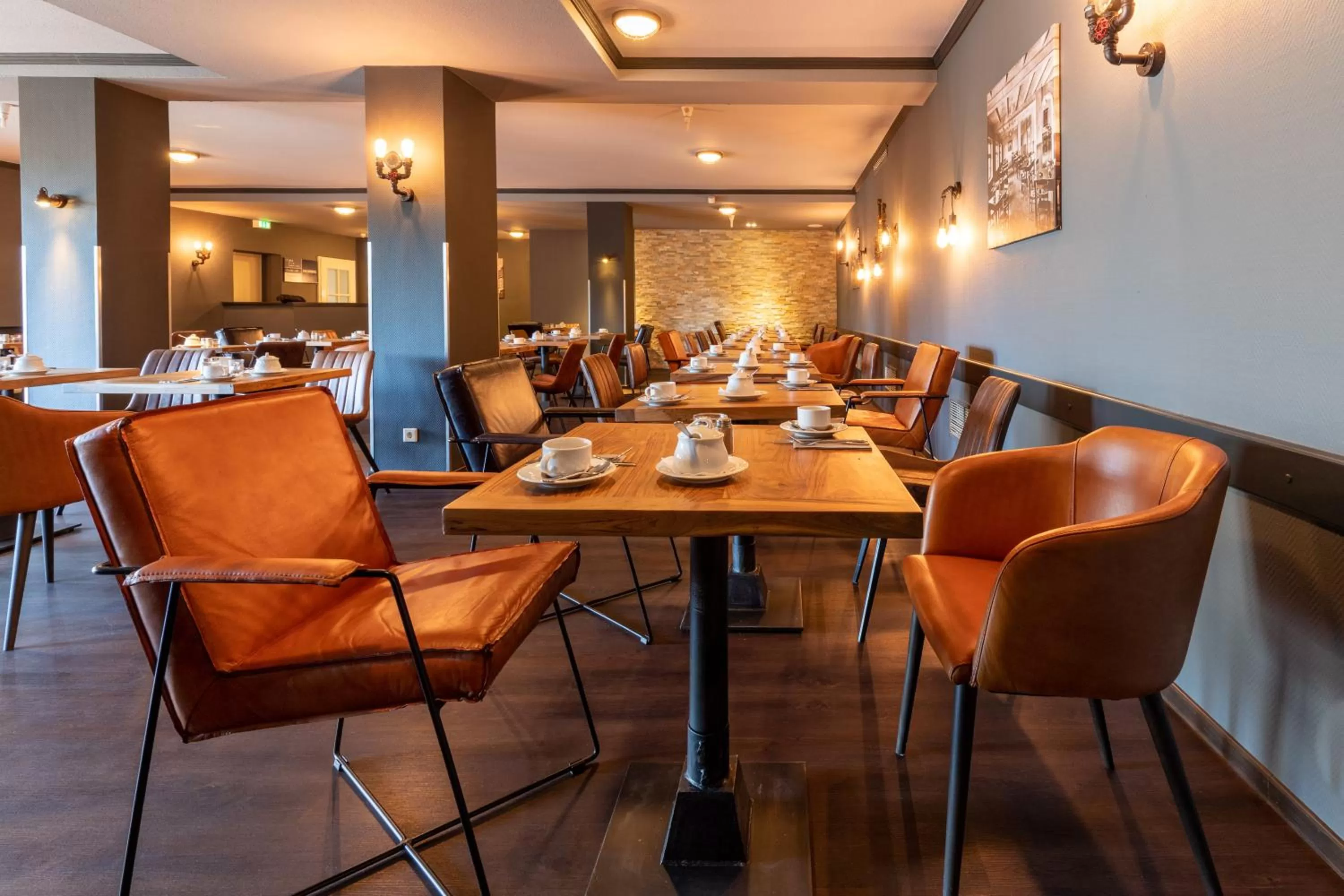 Restaurant/places to eat in B&K Hotels