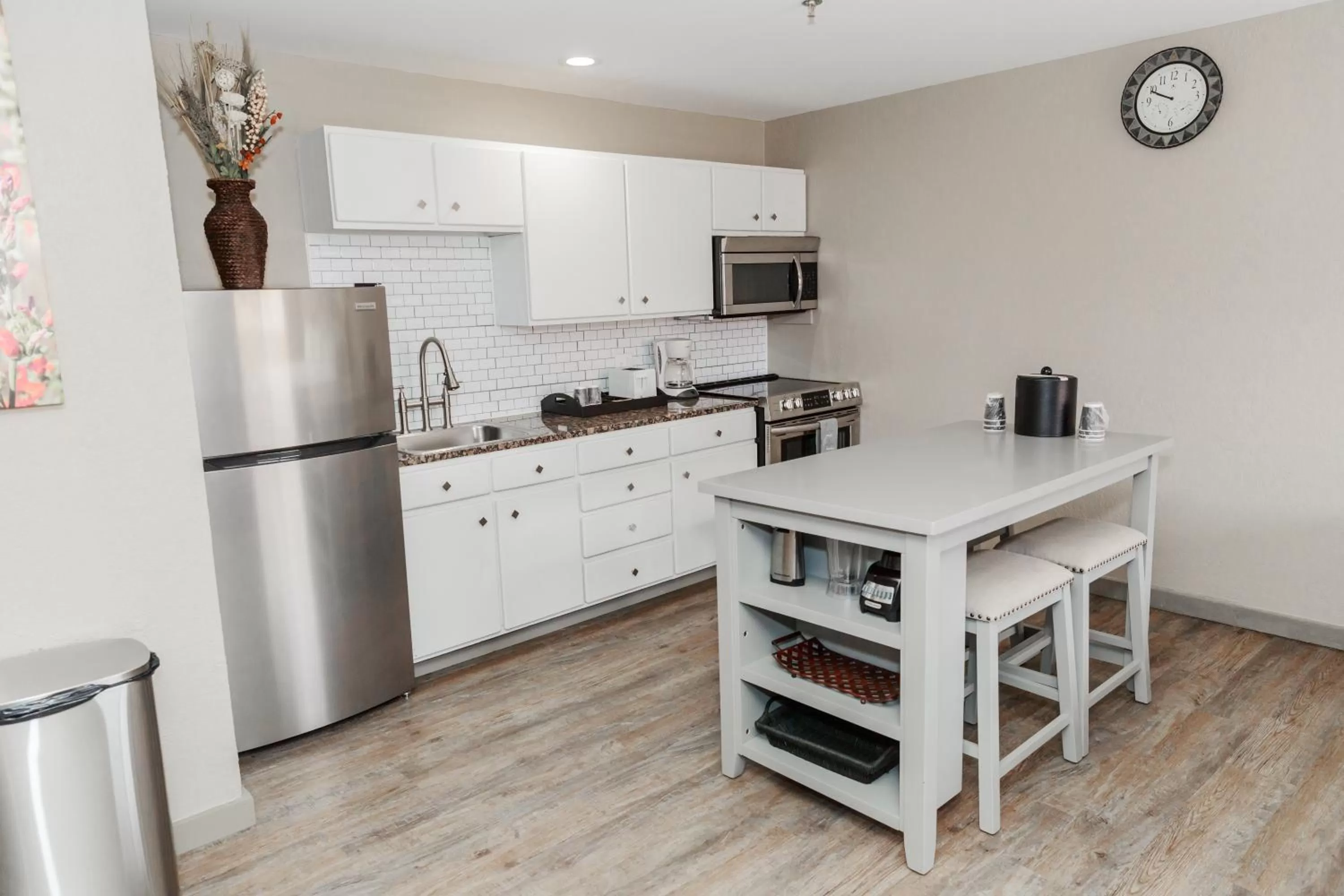 Kitchen or kitchenette in Aarchway Inn