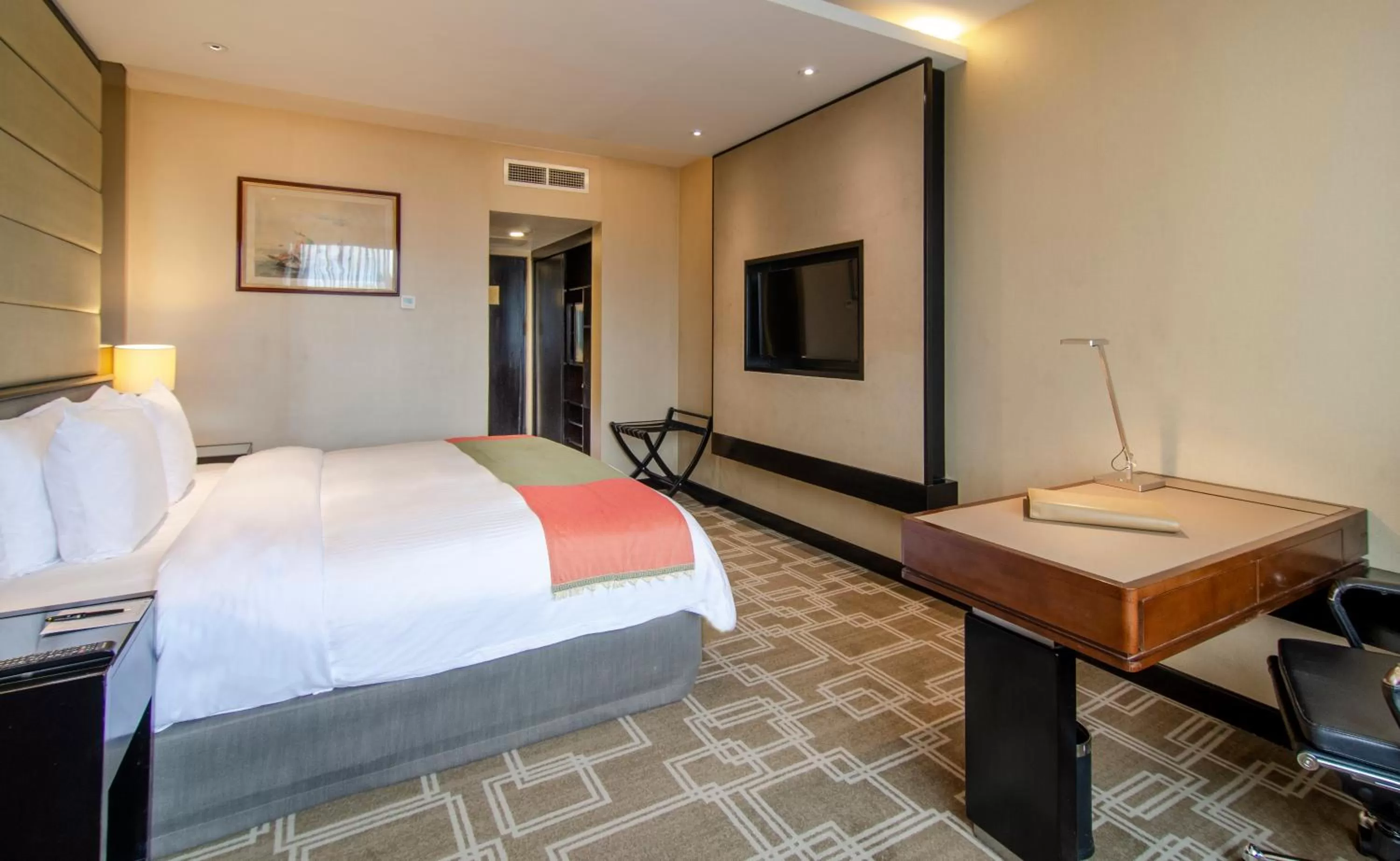 Bed in Pan Pacific Sonargaon Dhaka