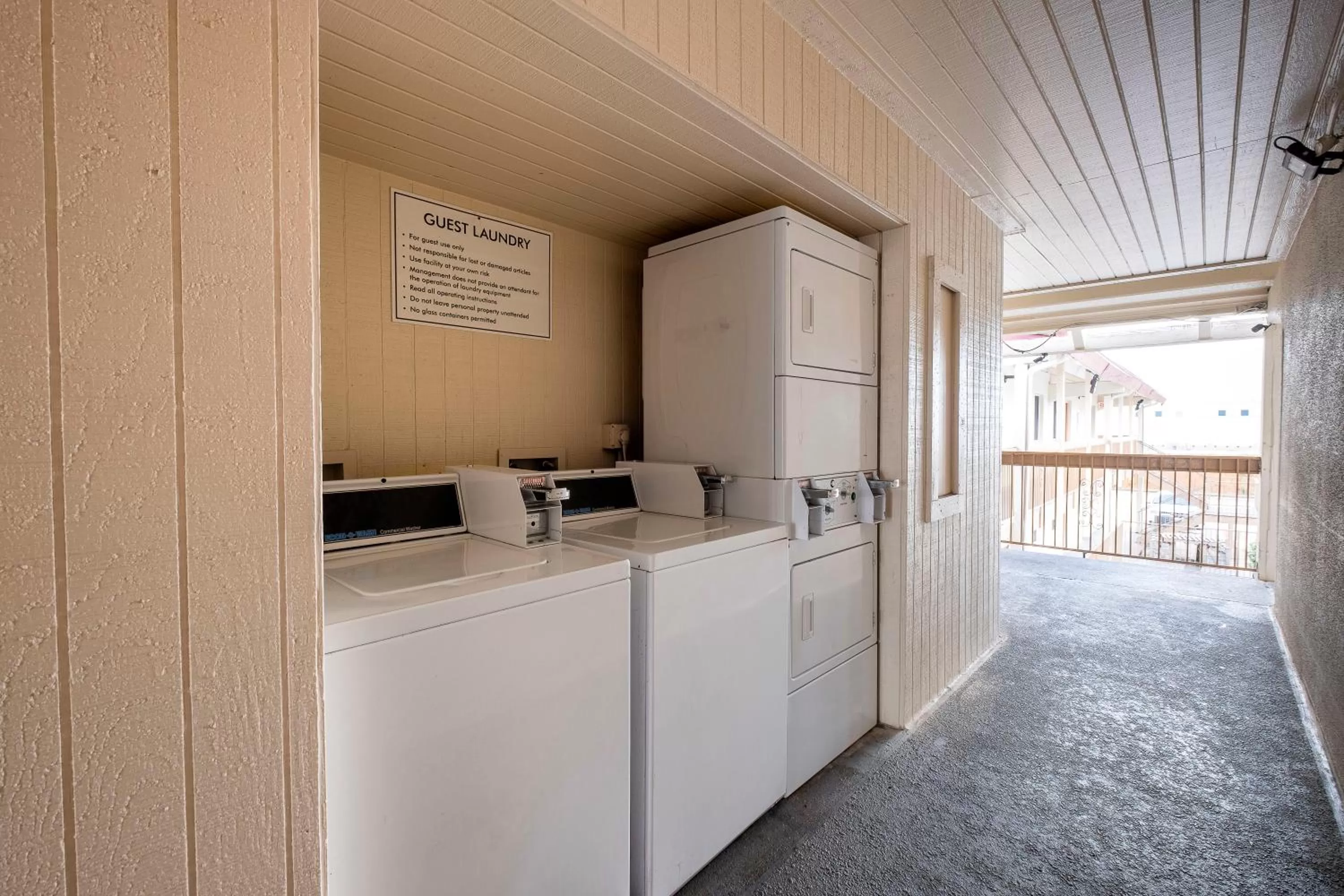 laundry in Red Roof Inn Houston North - FM1960 & I-45