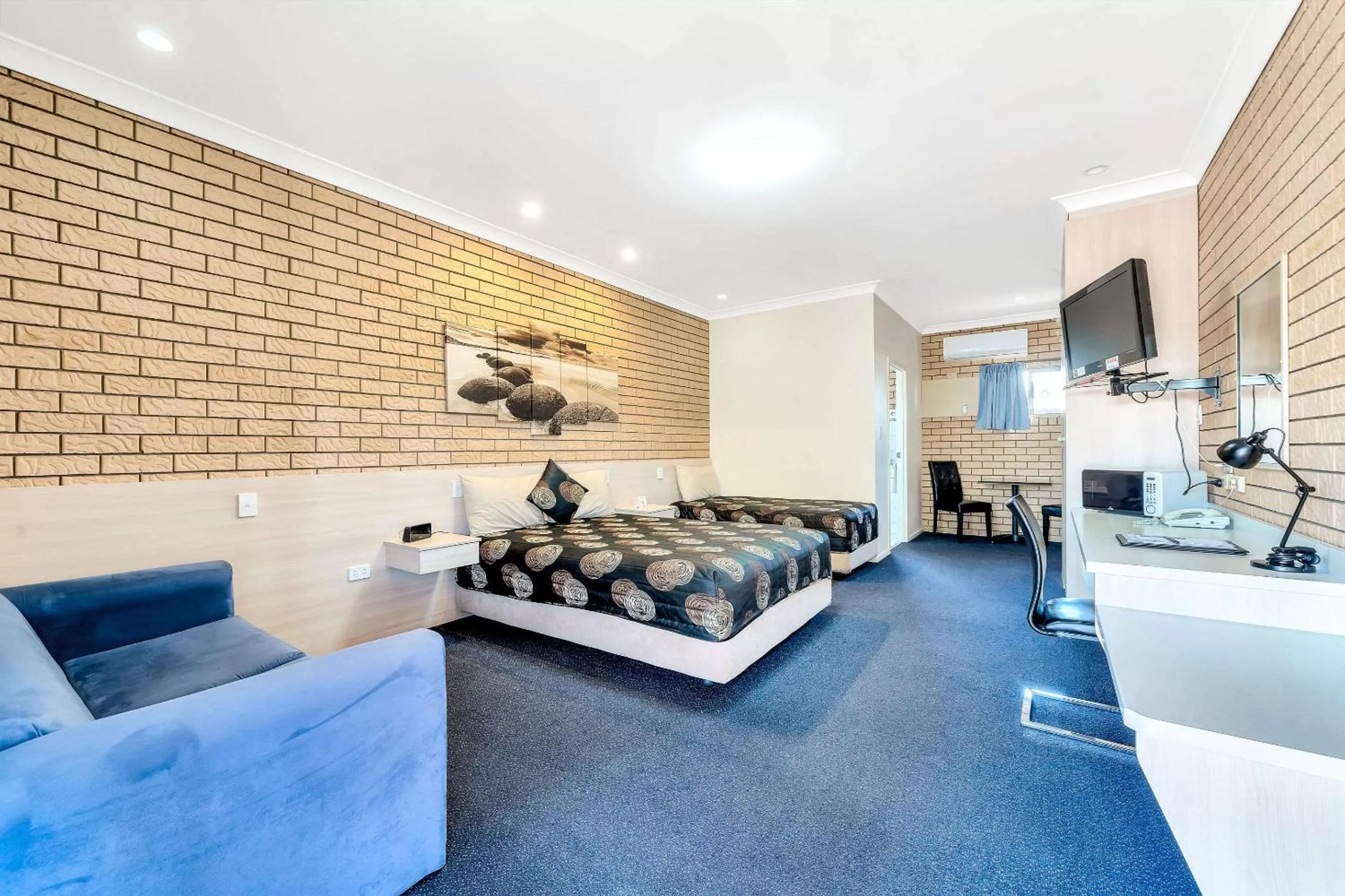 Photo of the whole room in Warwick Settlers Inn