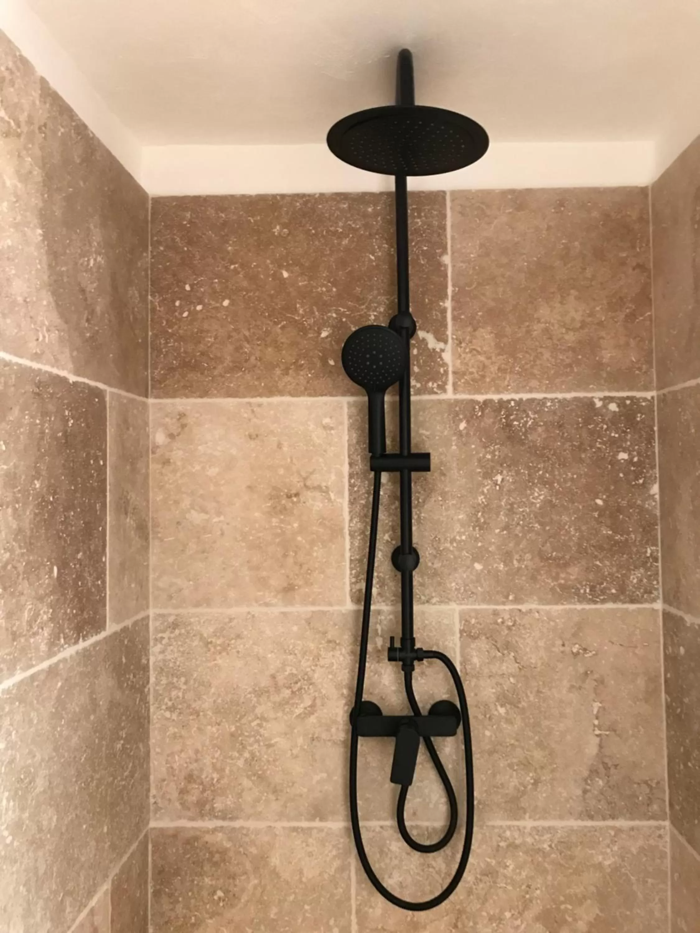 Shower in Les Bosquets