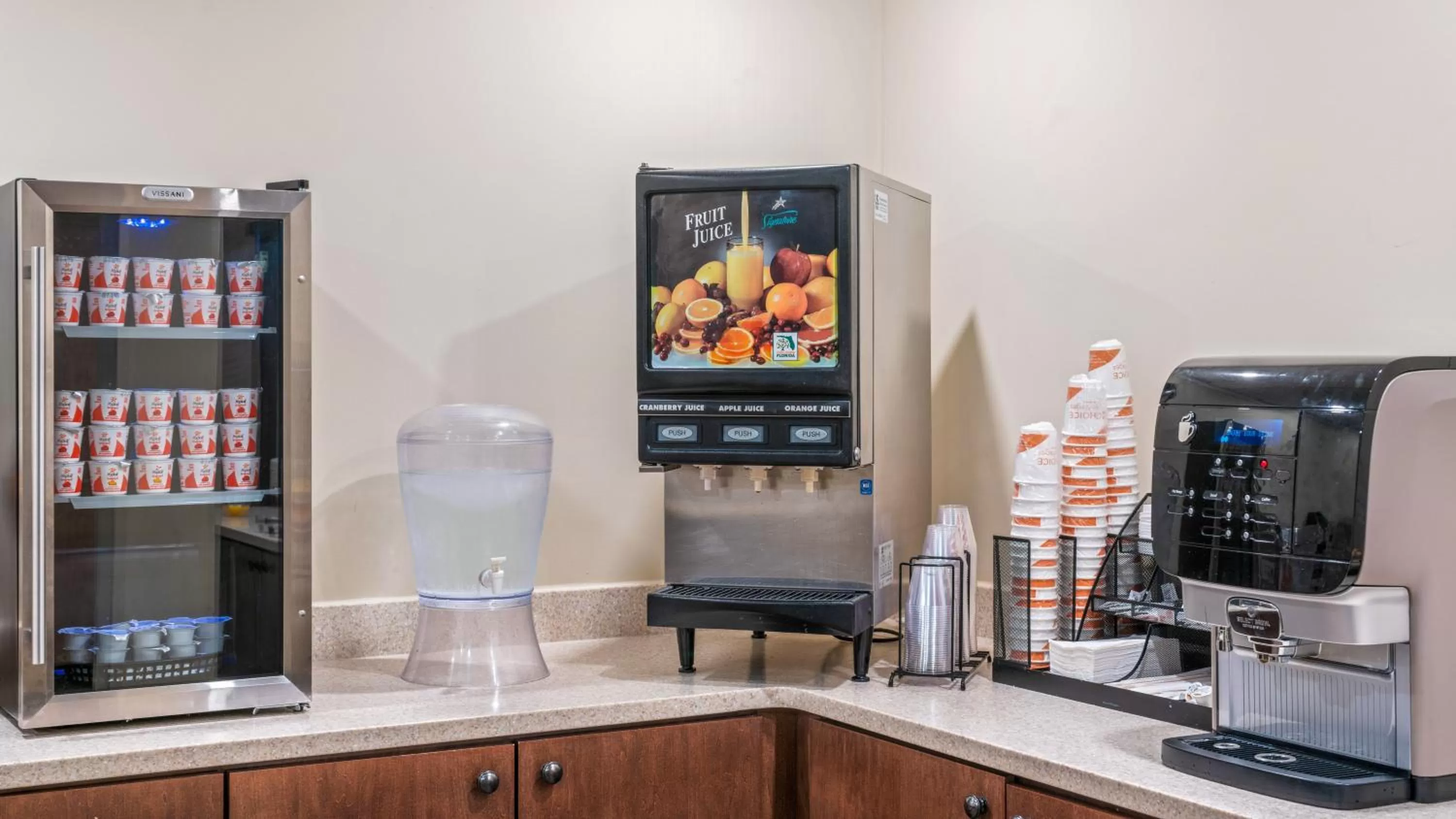 Breakfast in Clarion Hotel & Suites Fairbanks near Ft Wainwright