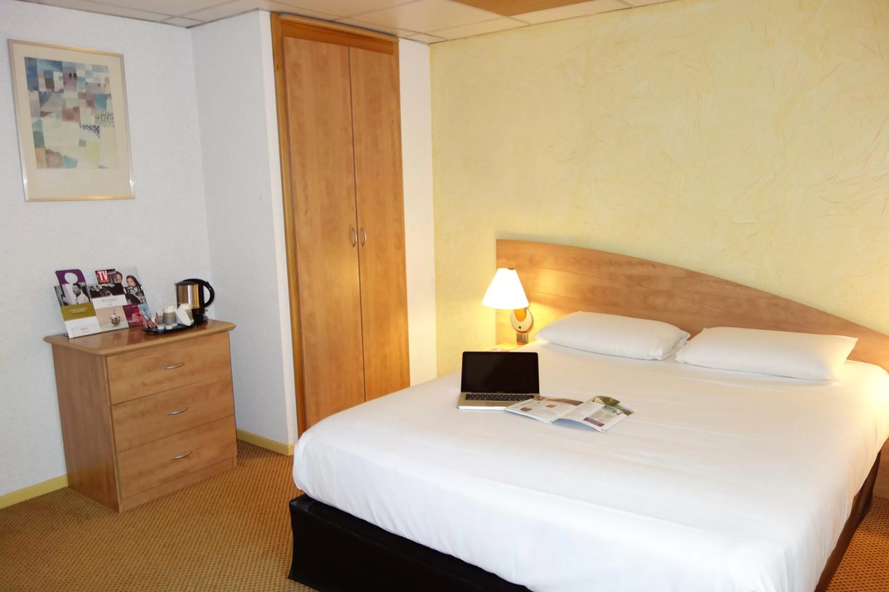 Photo of the whole room, Bed in Mercure Epinal Centre