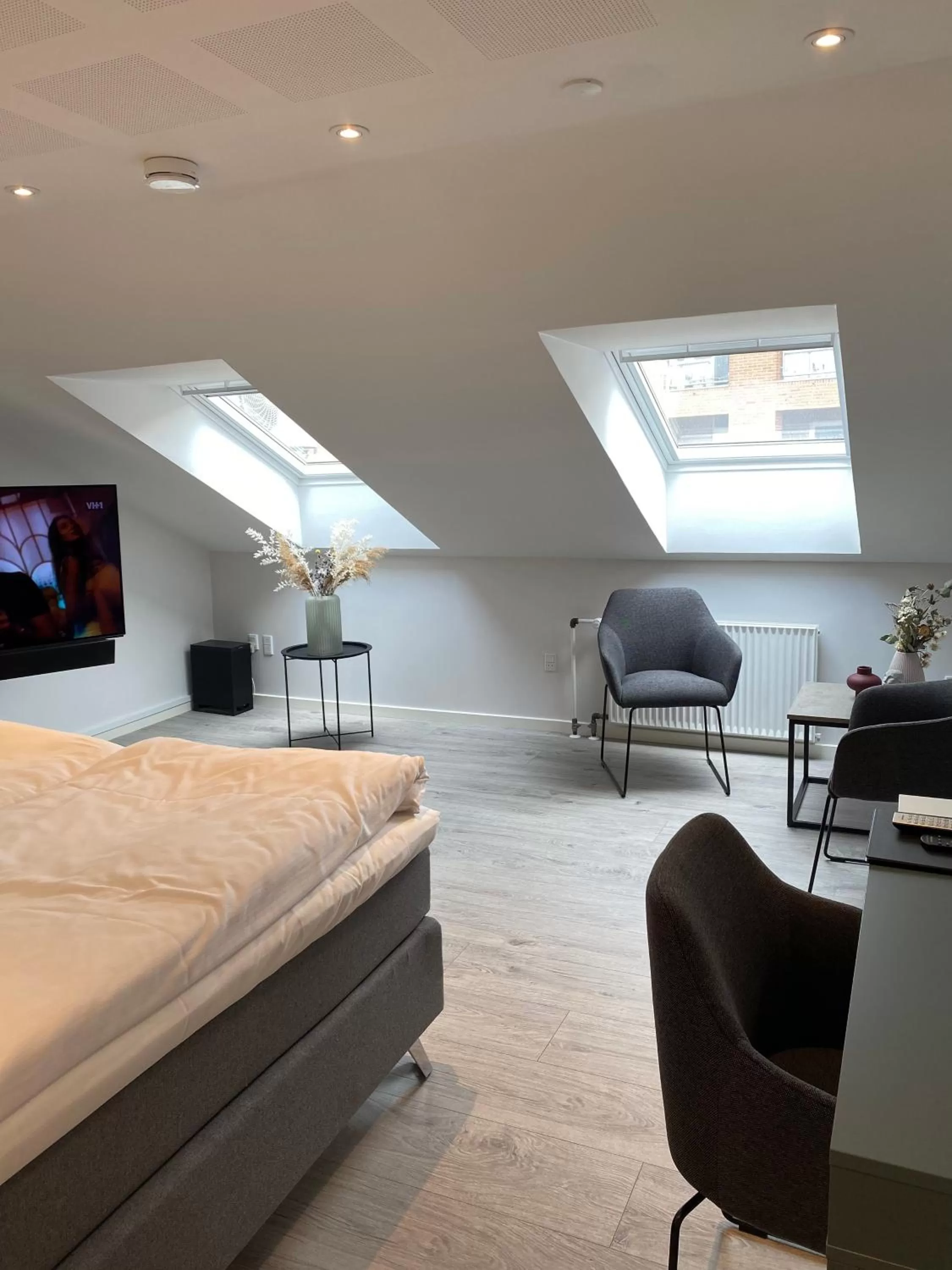 Photo of the whole room, Bed in Hotel Røde-Kro