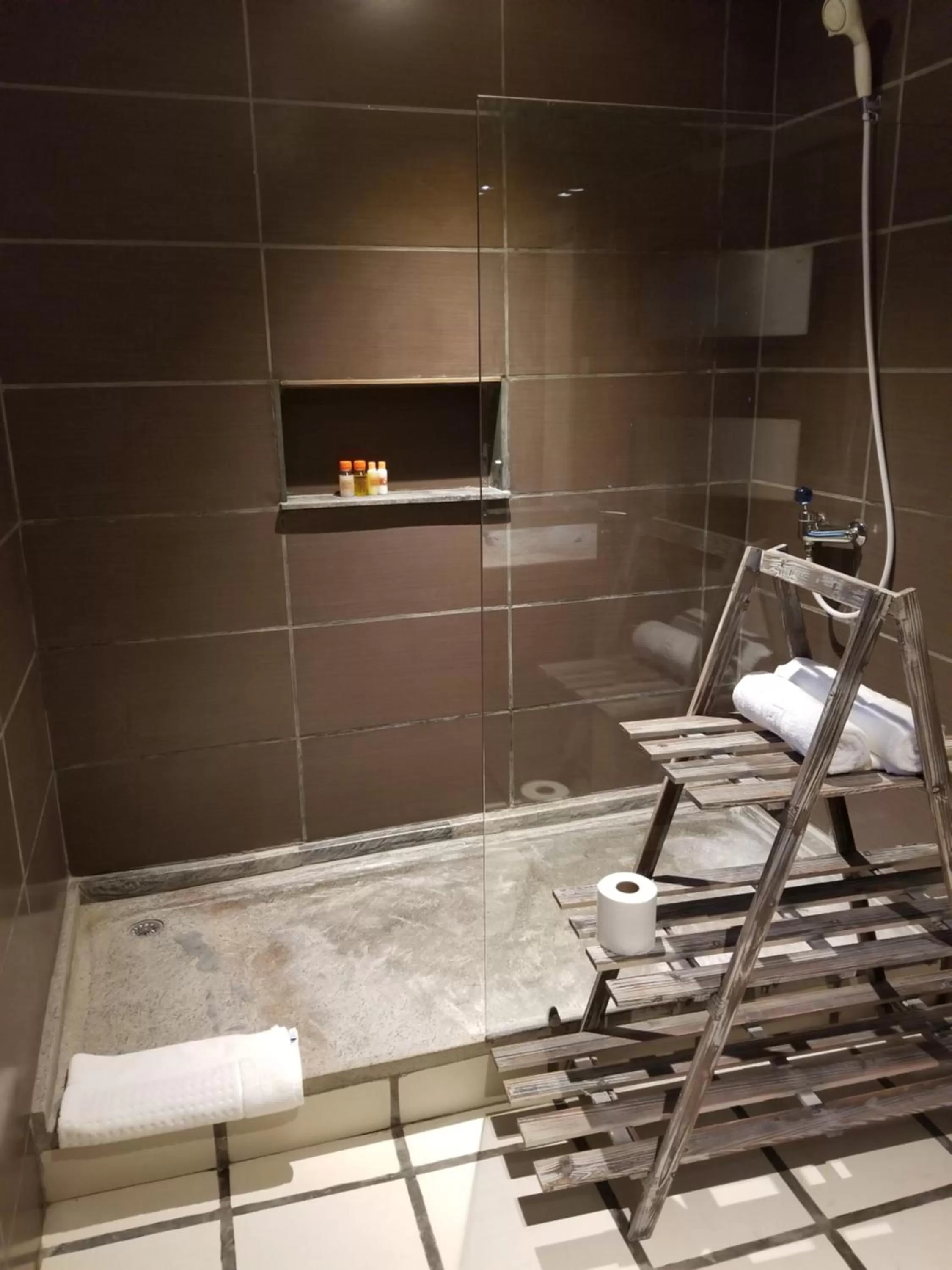 Shower in Ikopa Hôtel Madagascar