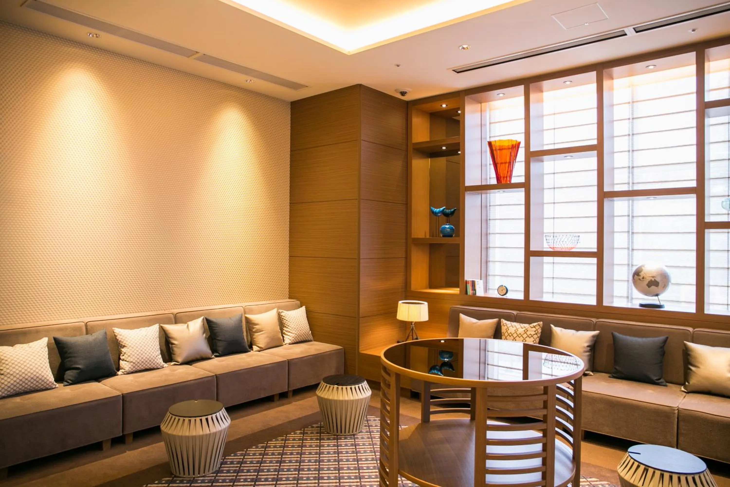 Lounge or bar in Nishitetsu Hotel Croom Hakata