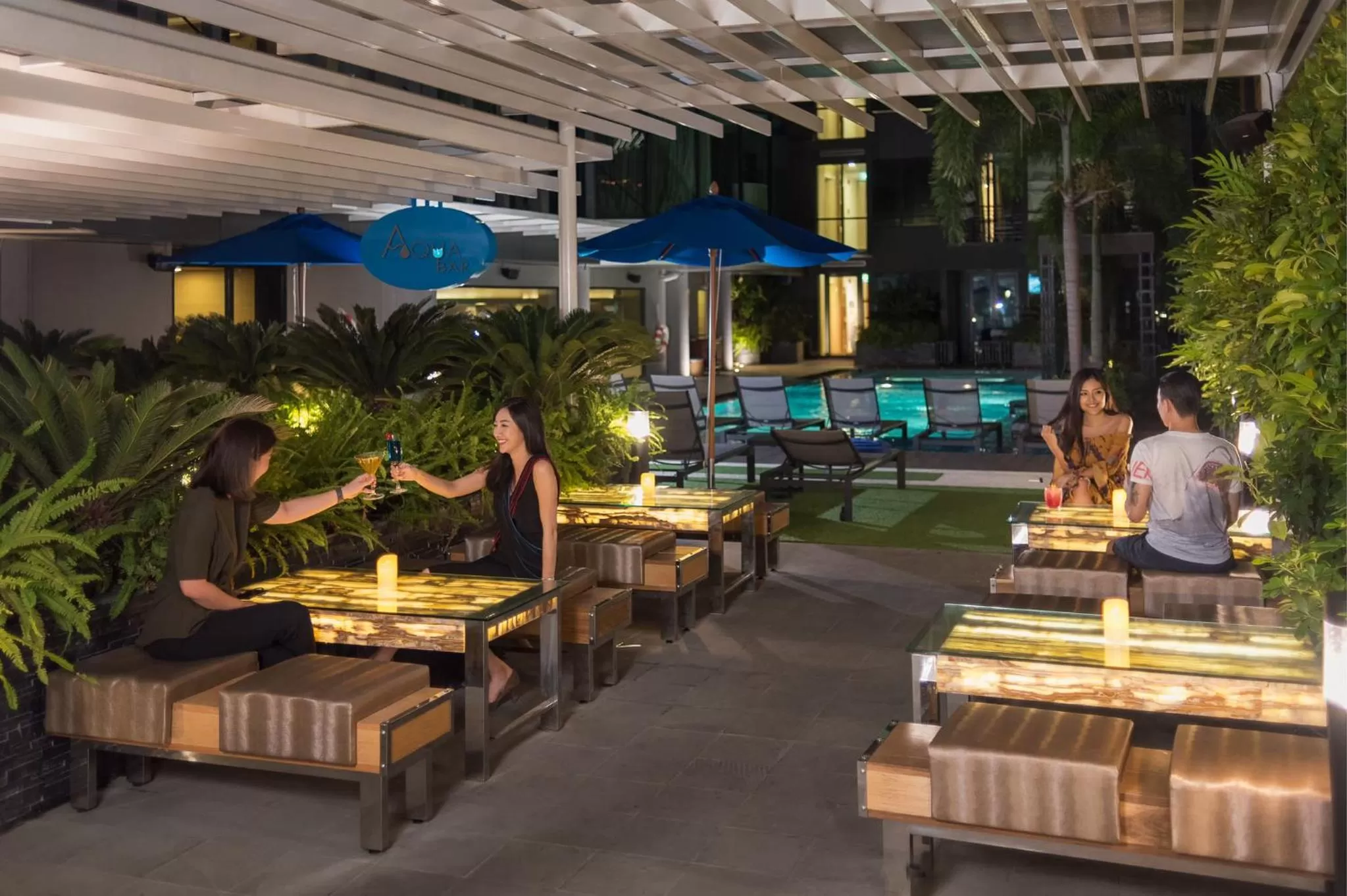 Lounge or bar in Solitaire Bangkok Sukhumvit 11