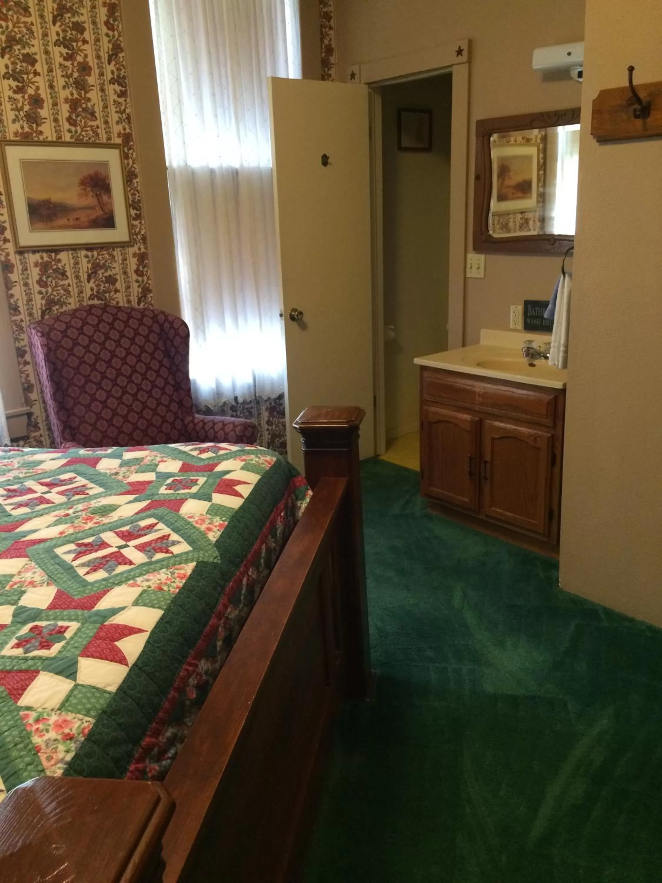 Bed in The Courtland Hotel & Spa