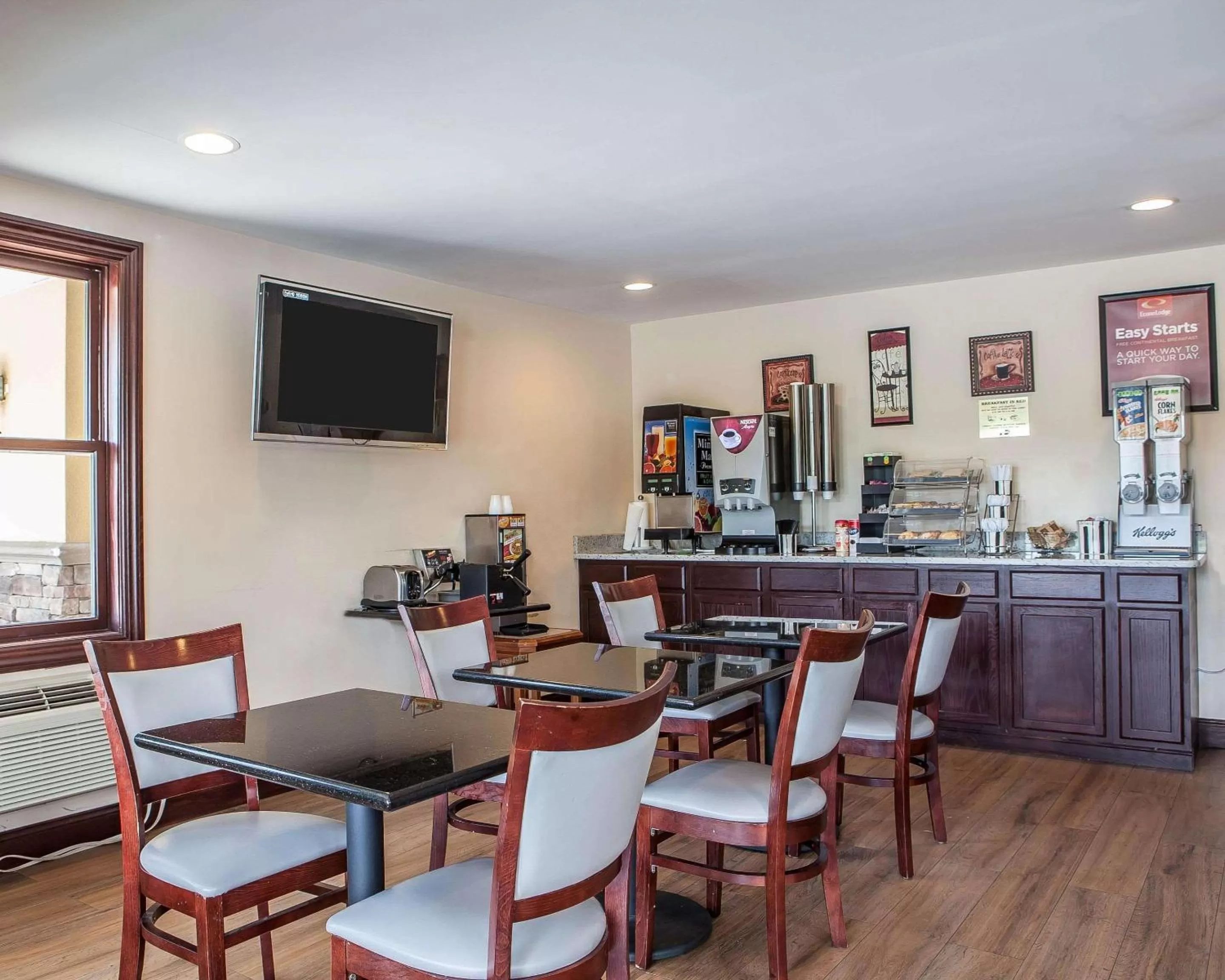 Restaurant/places to eat in Econo Lodge