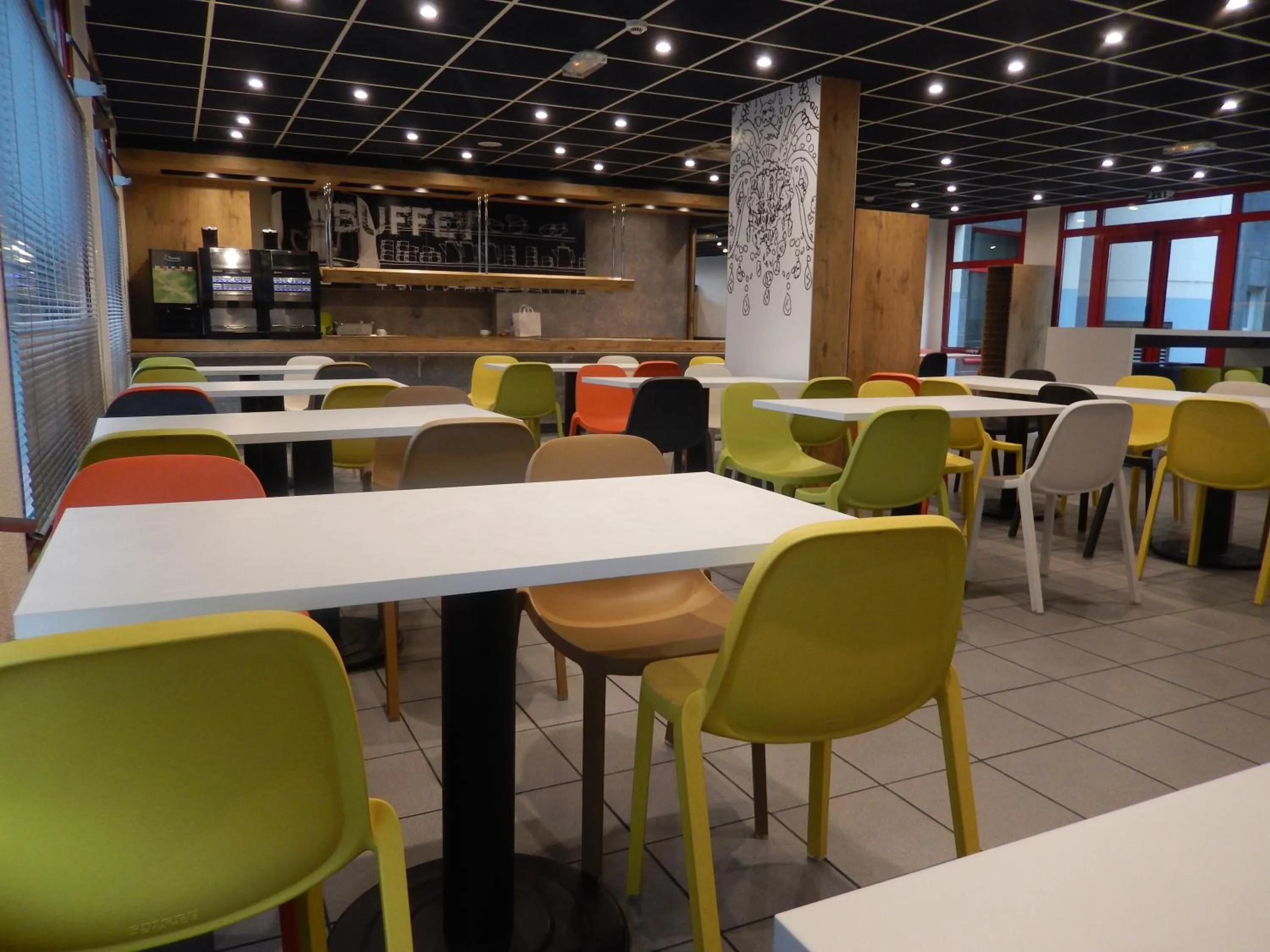 Restaurant/places to eat in ibis budget Paris Porte d'Italie Est