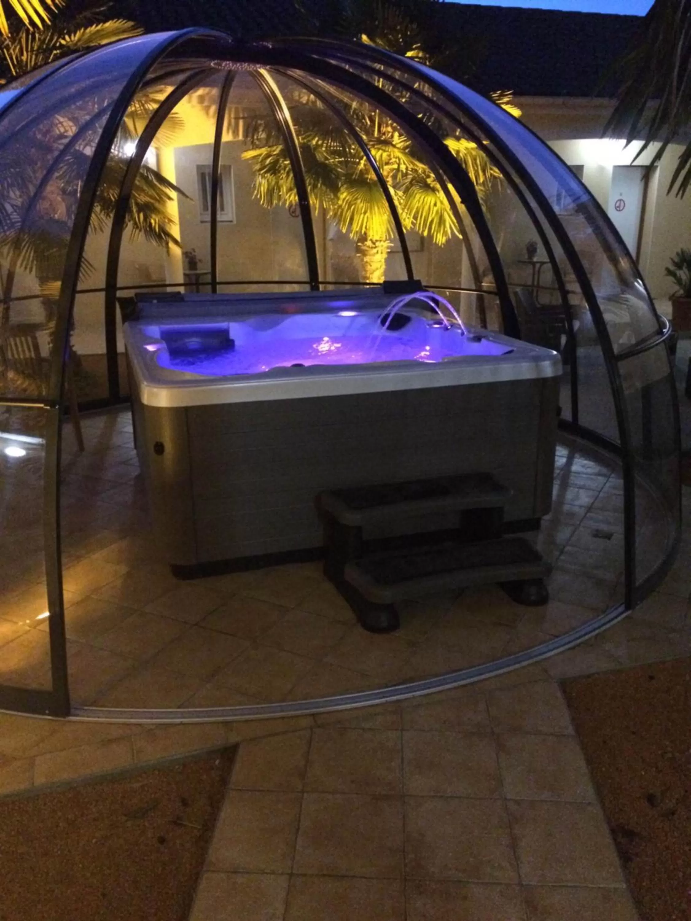 Hot Tub in La Closerie, Nantes Nord