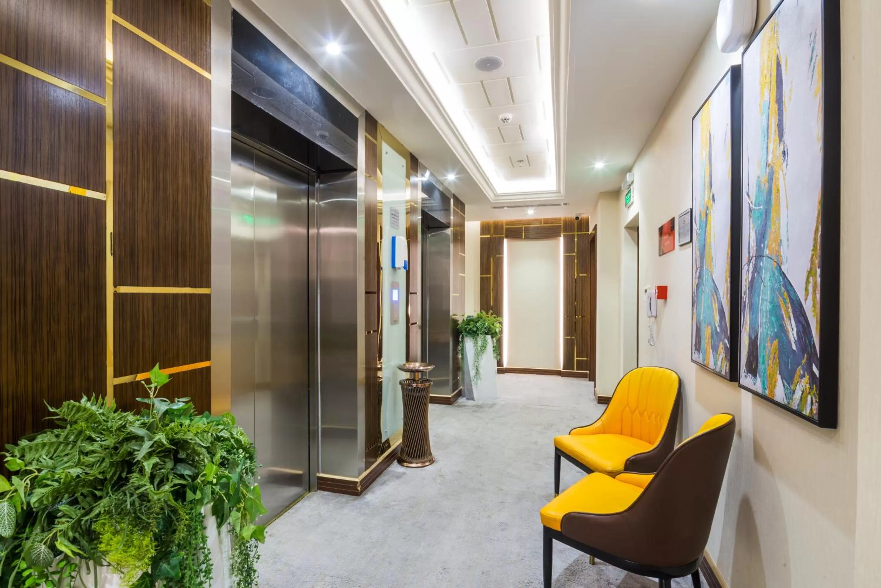 elevator in Al Malqa Elite Hotel