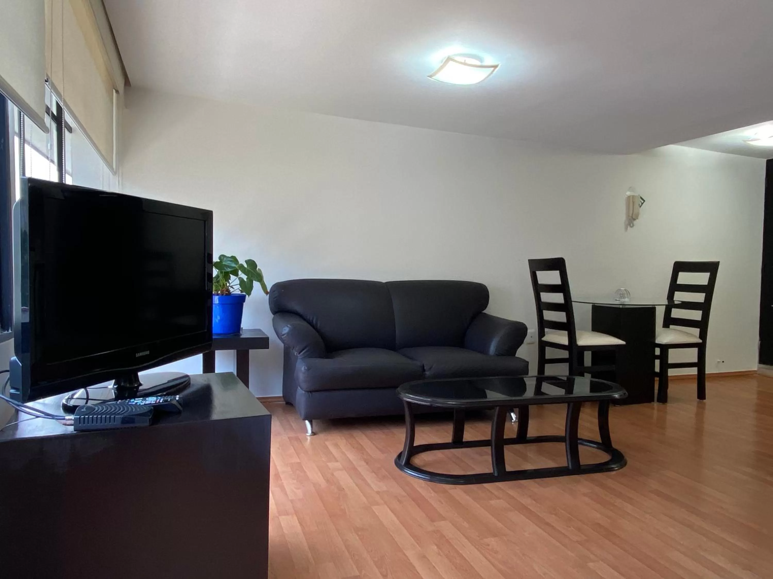 Communal lounge/ TV room in Grupo Kings Suites -Platon 436