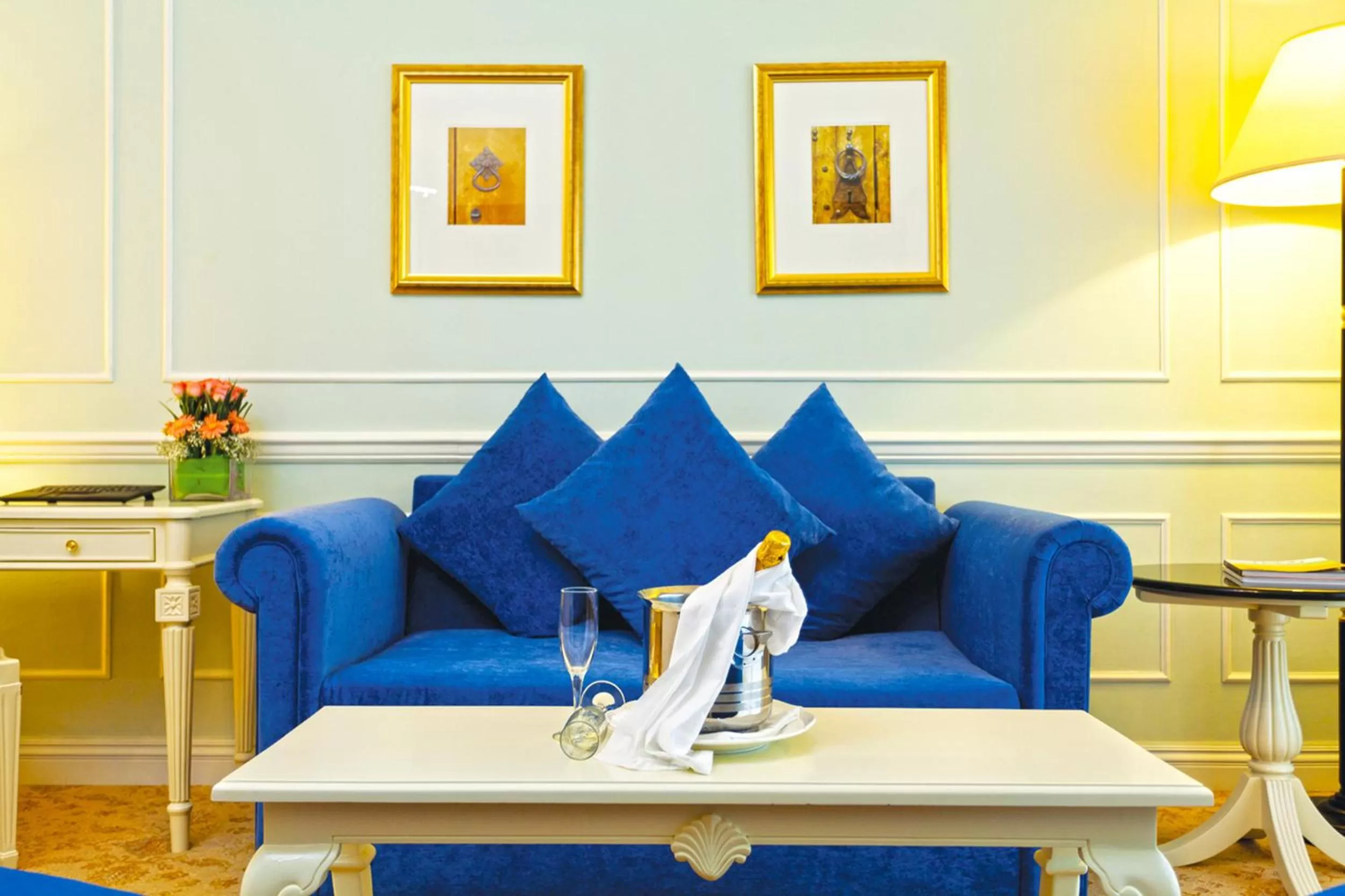 Seating area in The Kingsbury Colombo