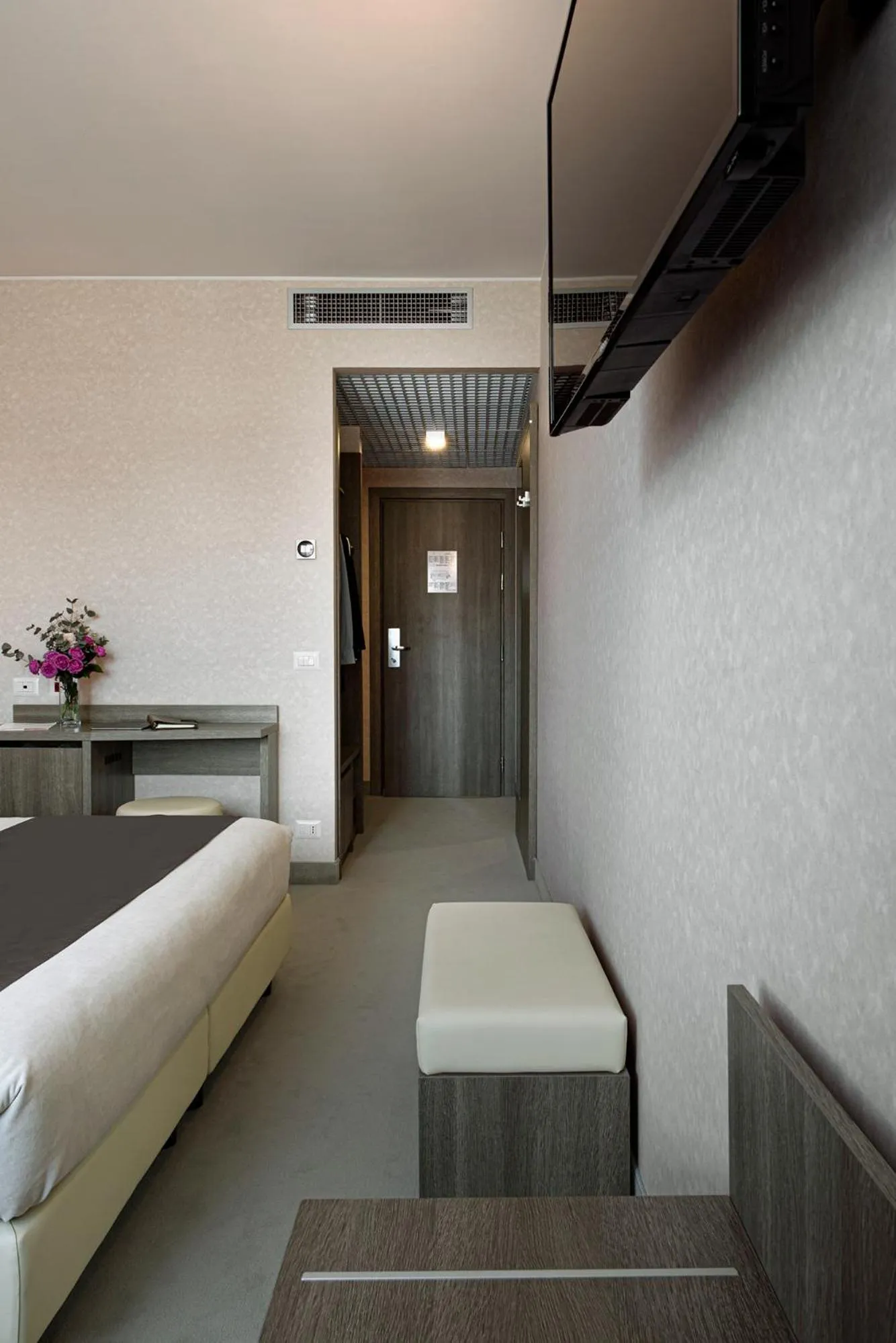 TV and multimedia, Bed in Hotel Raffaello