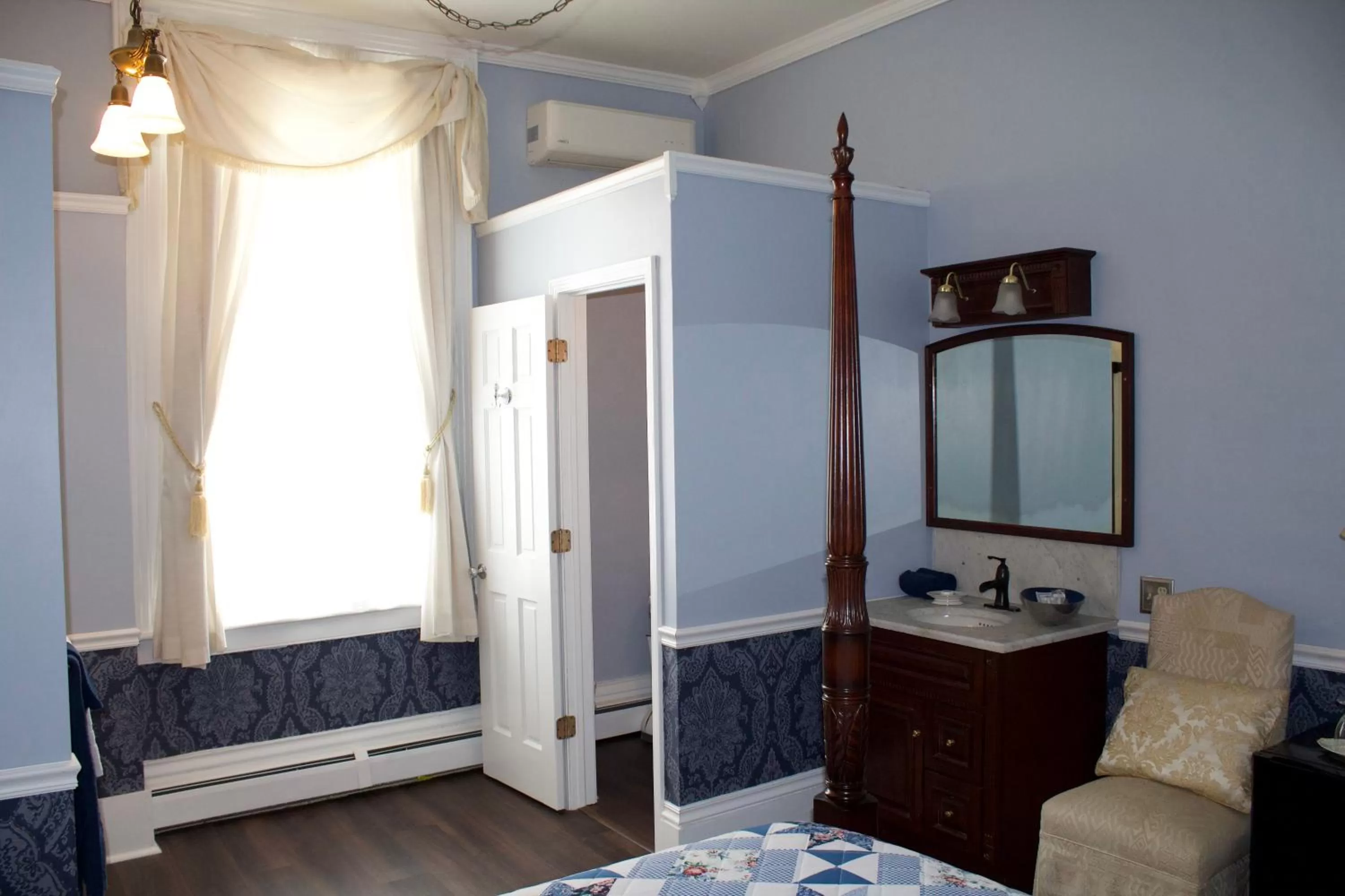 Bathroom in The Gridley Inn B&B