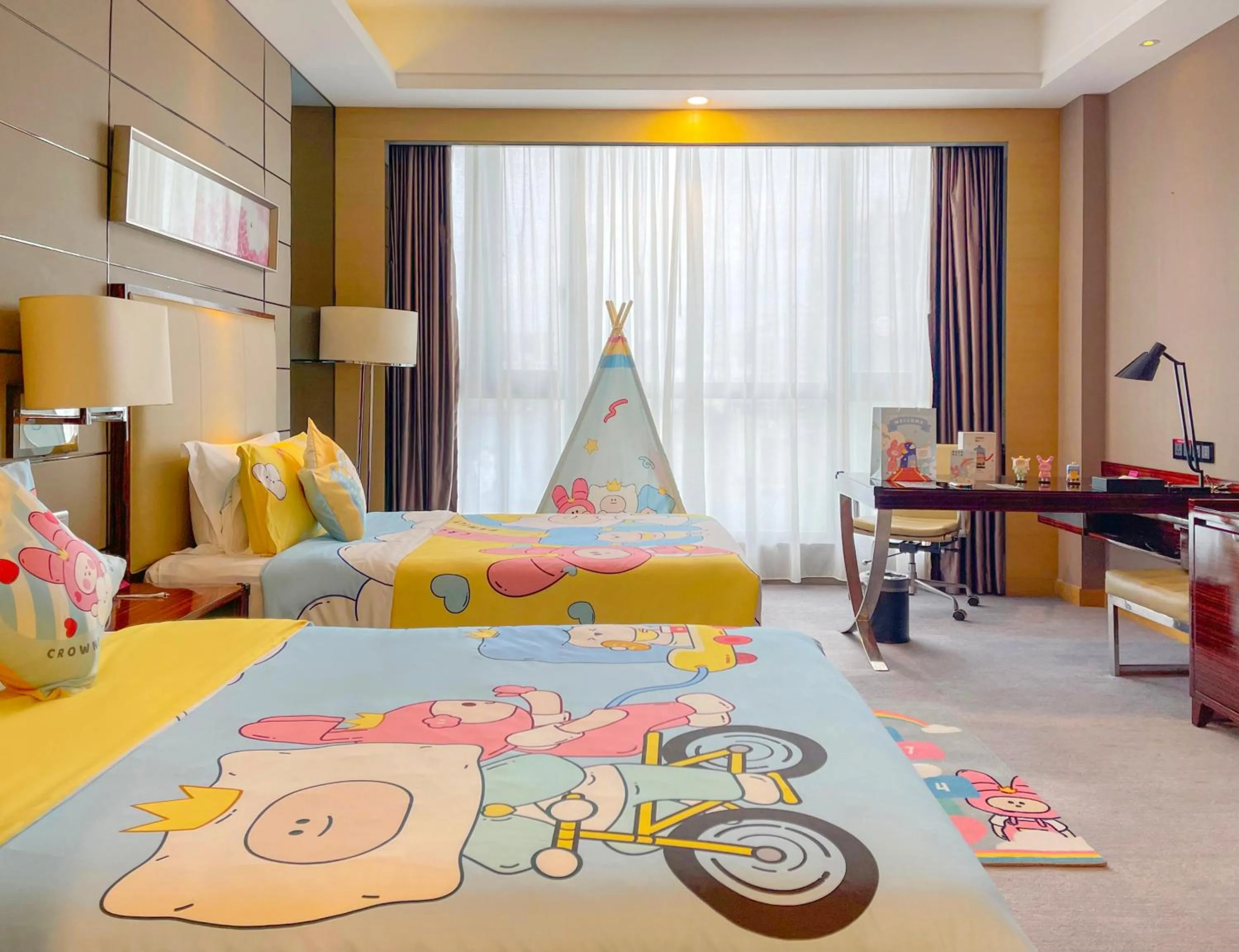 Photo of the whole room, Bed in Crowne Plaza Shenzhen Longgang City Centre by IHG