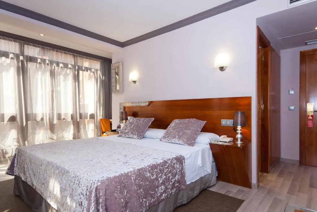 Photo of the whole room, Bed in Hotel Vetusta