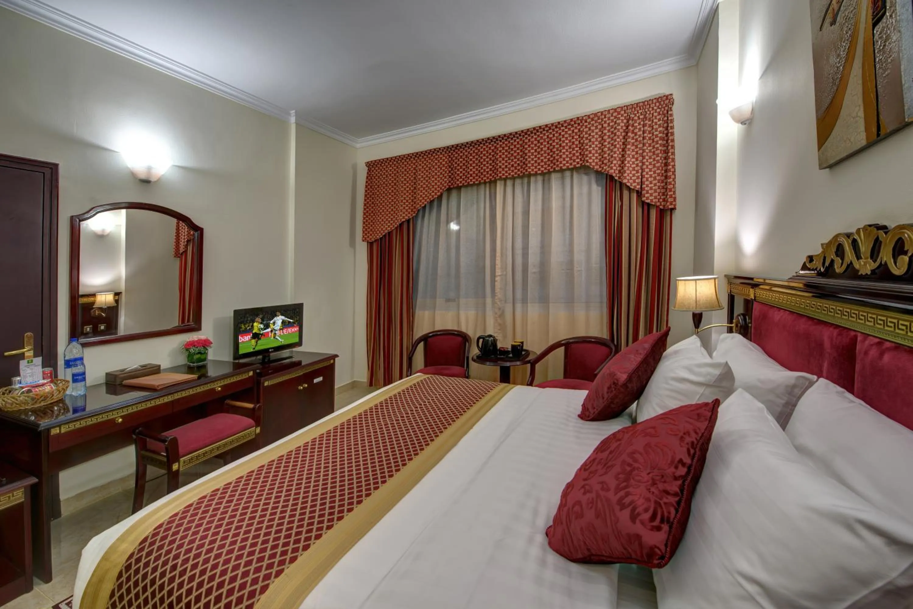 Bed in Comfort Inn Hotel Deira