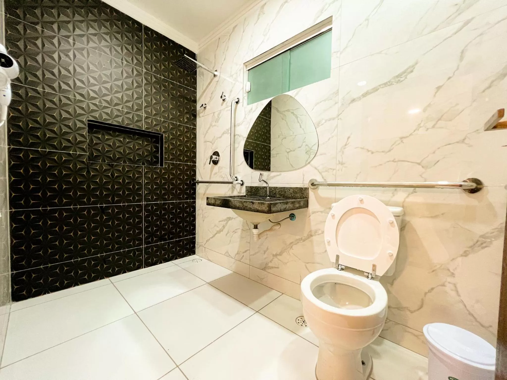 Bathroom in Pousada Marítimos