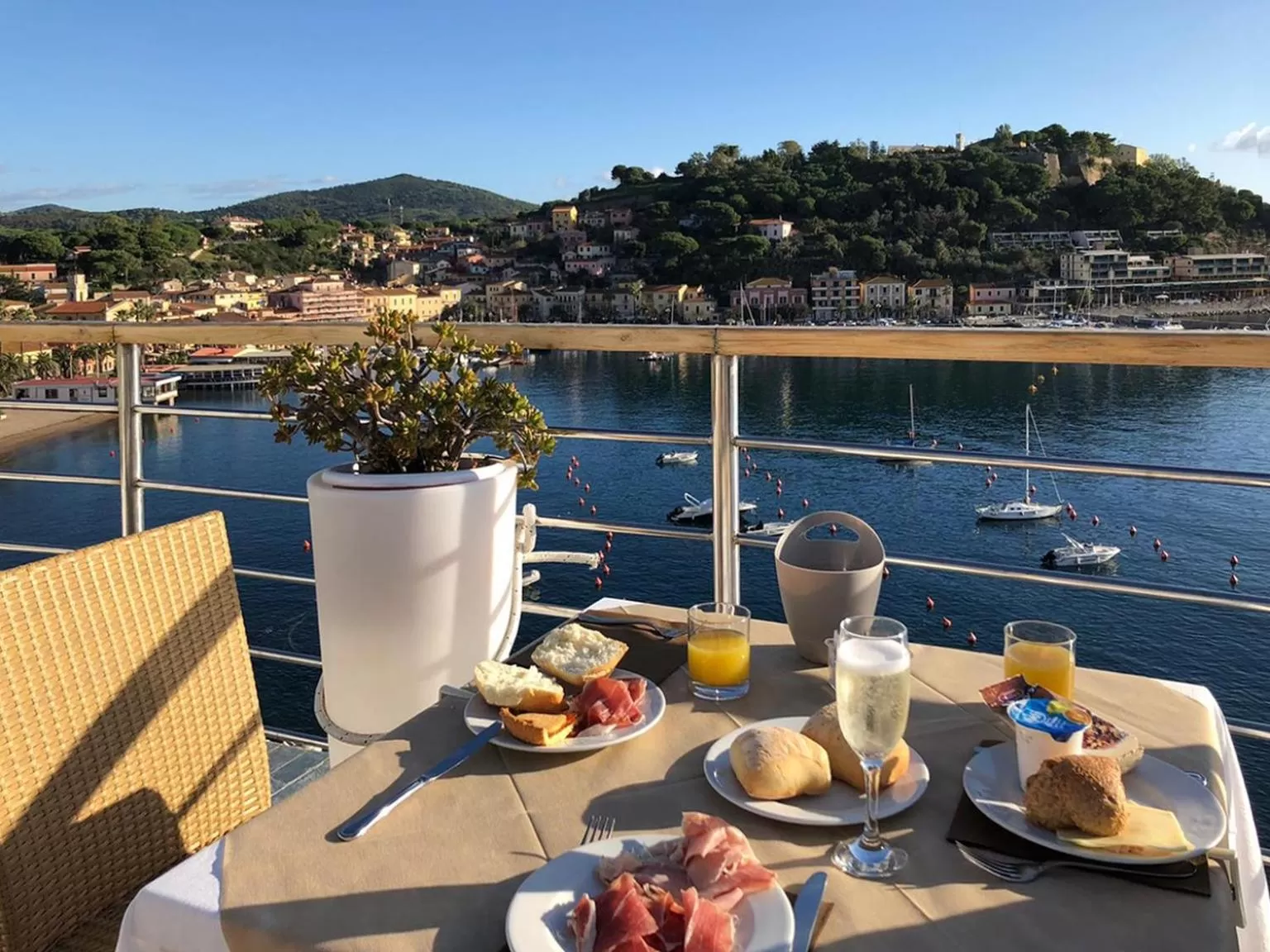 Balcony/Terrace in Hotel Plaza