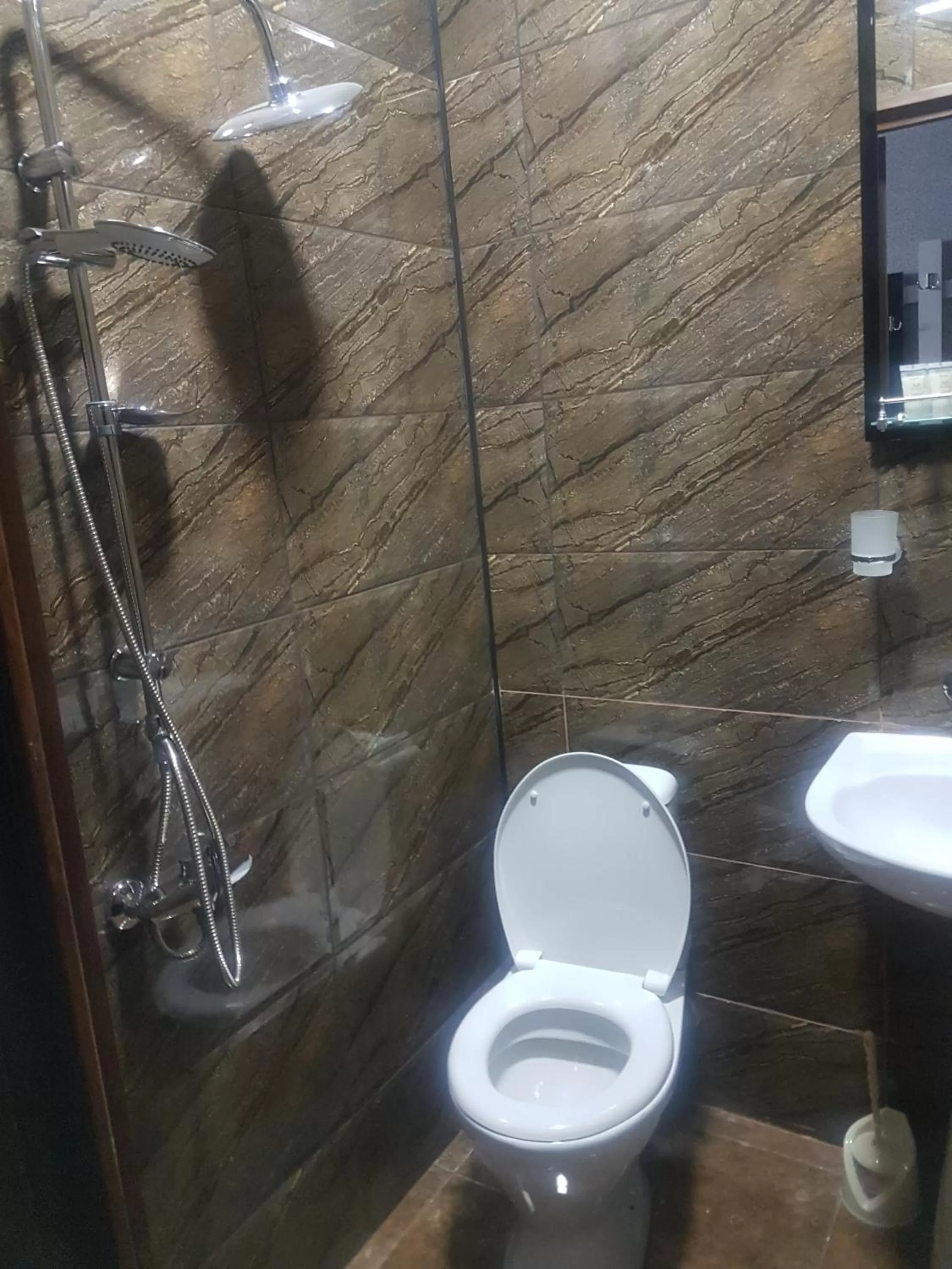 Bathroom in Hotel LEADER