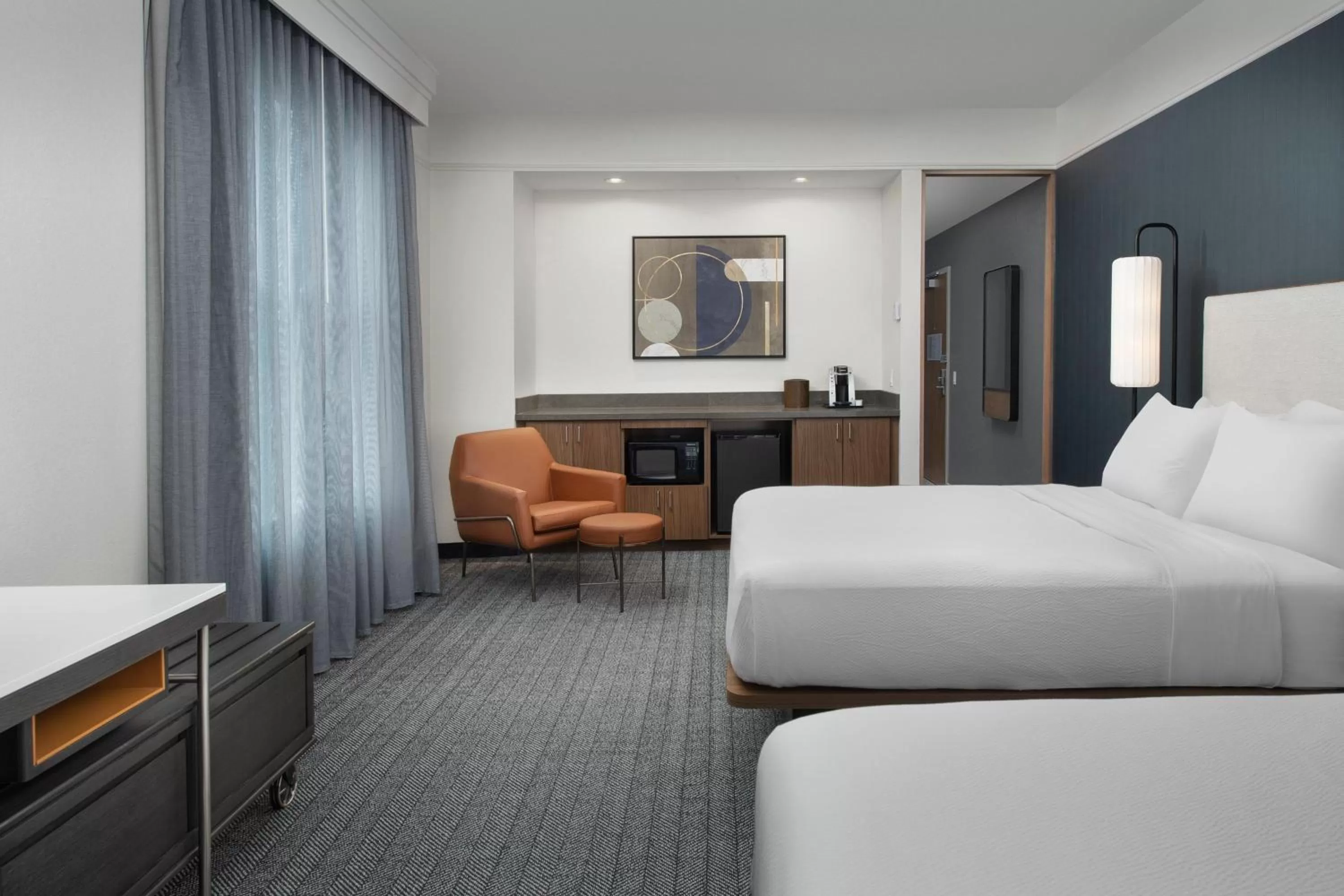 Photo of the whole room, Bed in Courtyard by Marriott Savannah Downtown - Historic District