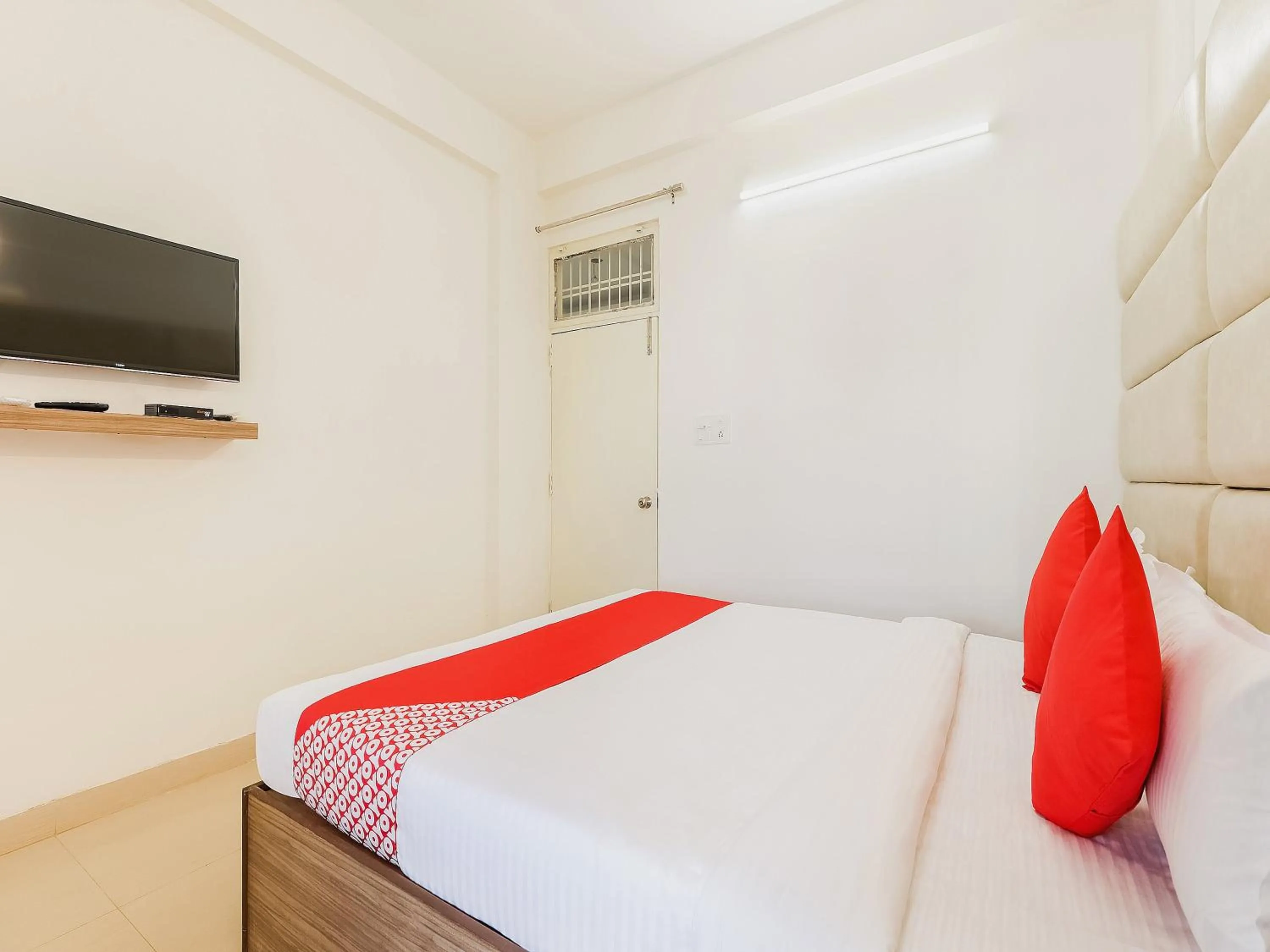 Bedroom, Bed in Tunez