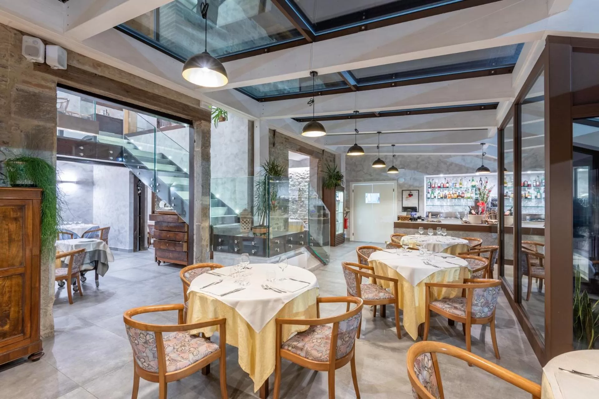 Restaurant/places to eat in Hotel Roma