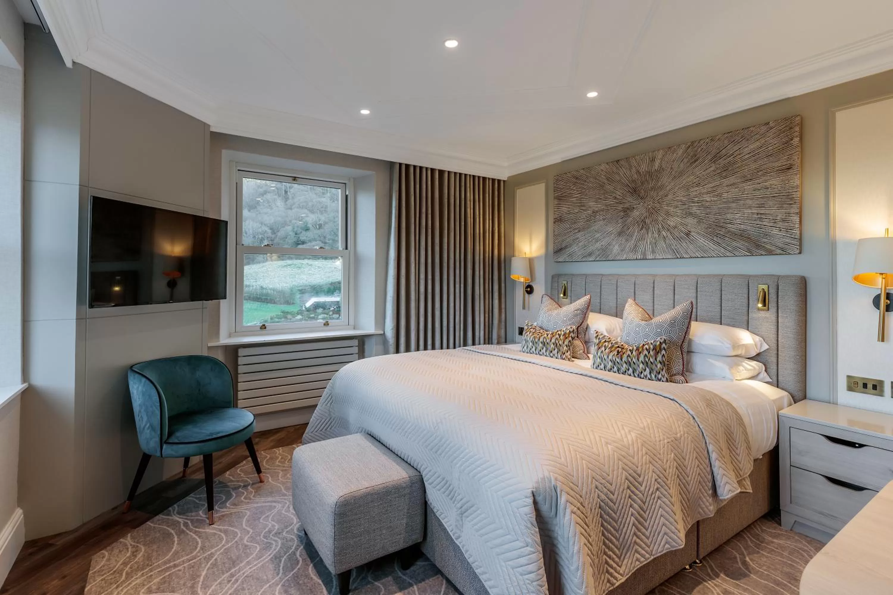 Bed in Lodore Falls Hotel & Spa