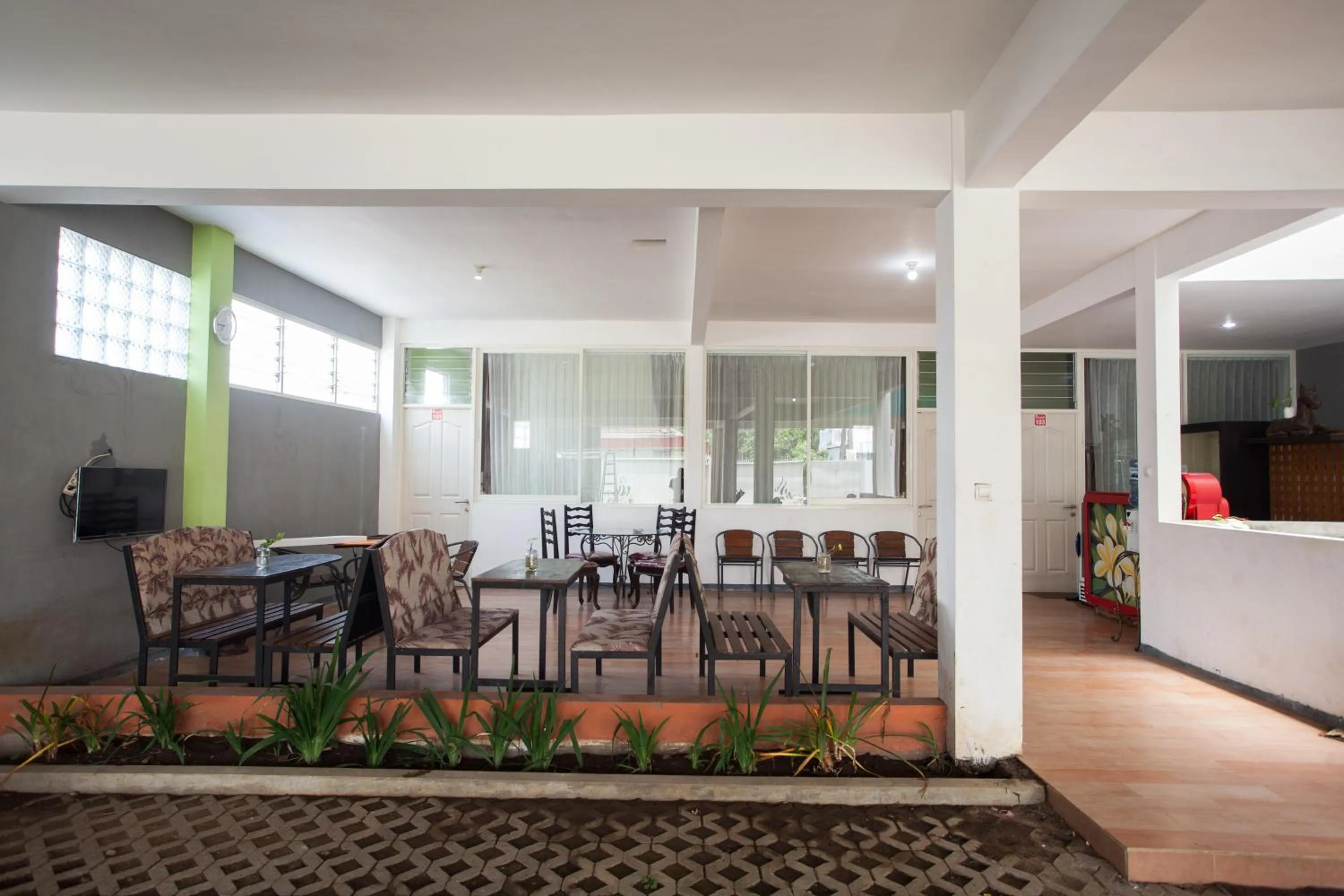 Lobby or reception in RedDoorz near Museum Angkut Batu 2