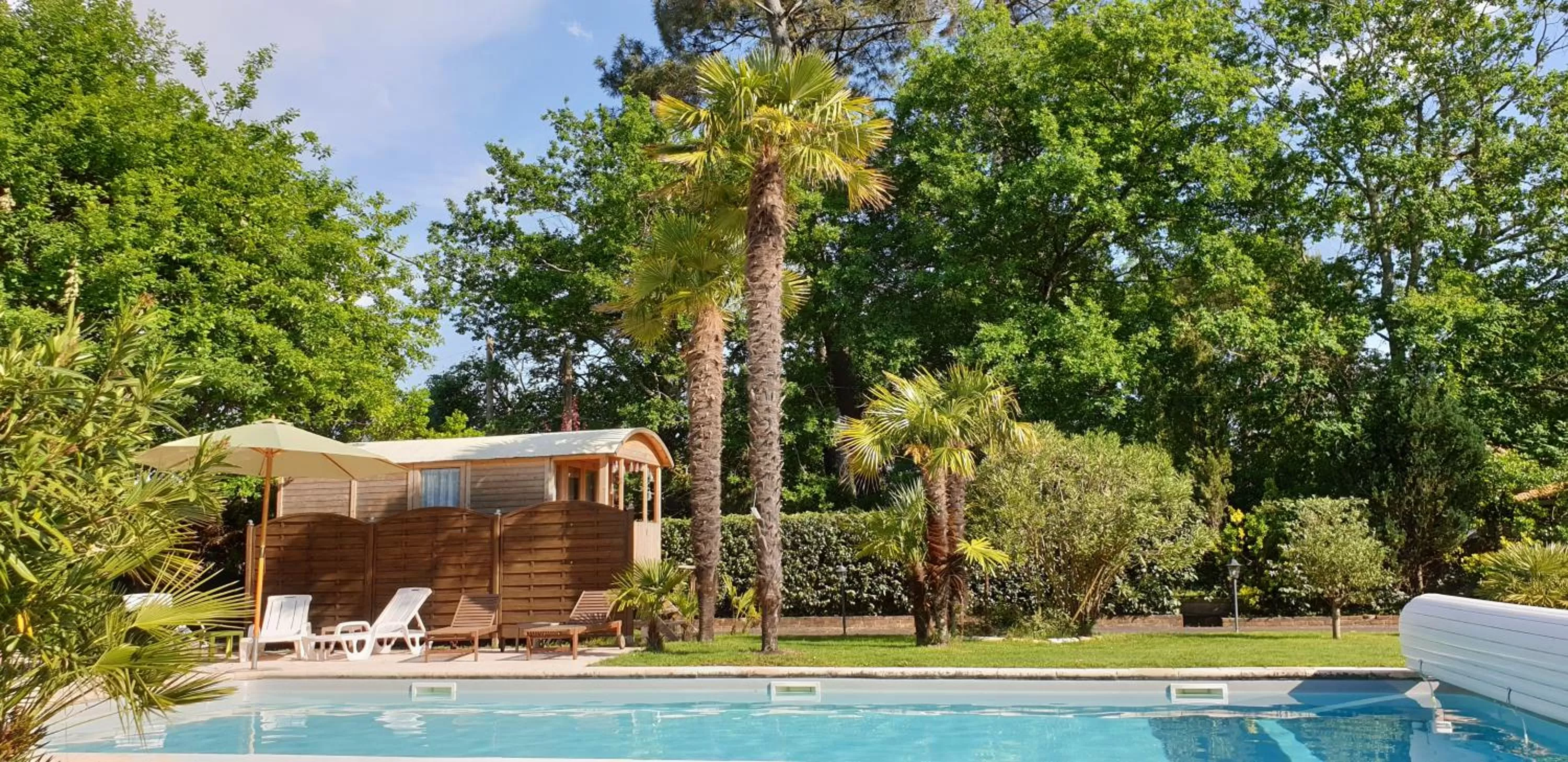 Garden, Swimming Pool in VILLA HERBERT Chambres d'hôtes Gîte Soirée étape