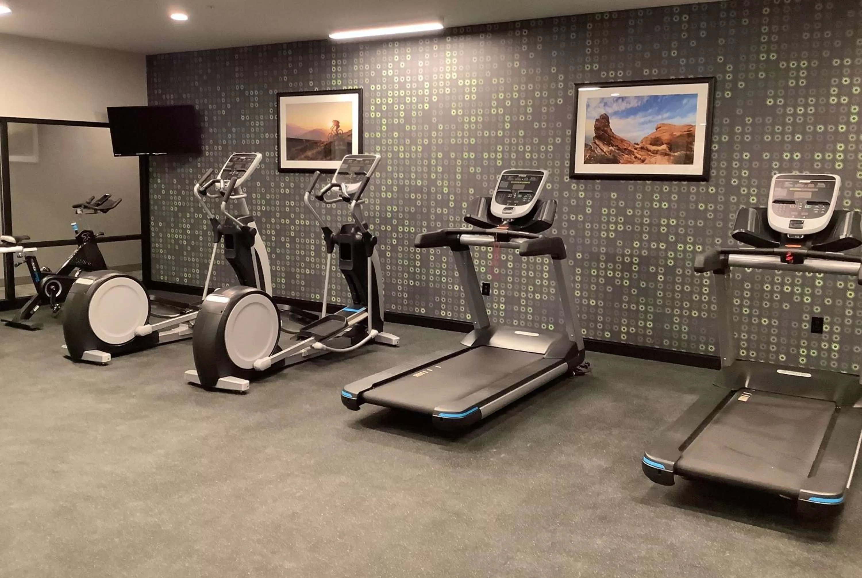 Fitness centre/facilities in La Quinta Inn & Suites by Wyndham Littleton-Red Rocks