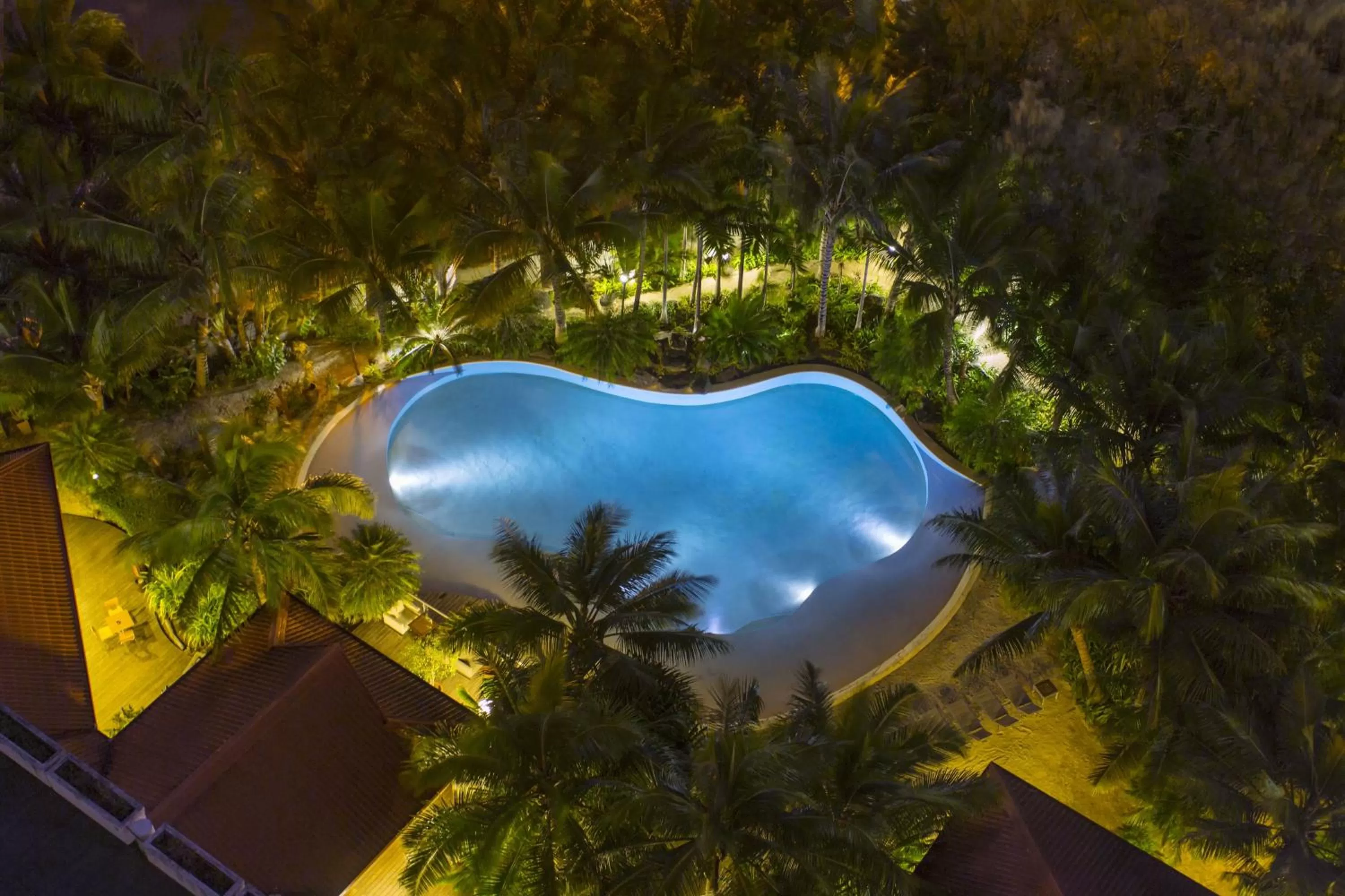 Swimming pool in Ramada Hotel & Suites by Wyndham Noumea