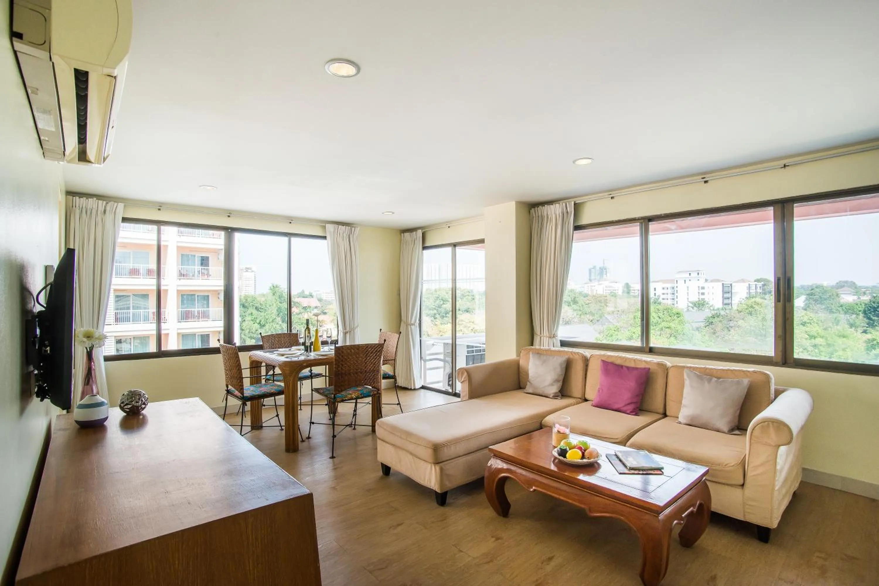 Living room in Bella Villa Metro