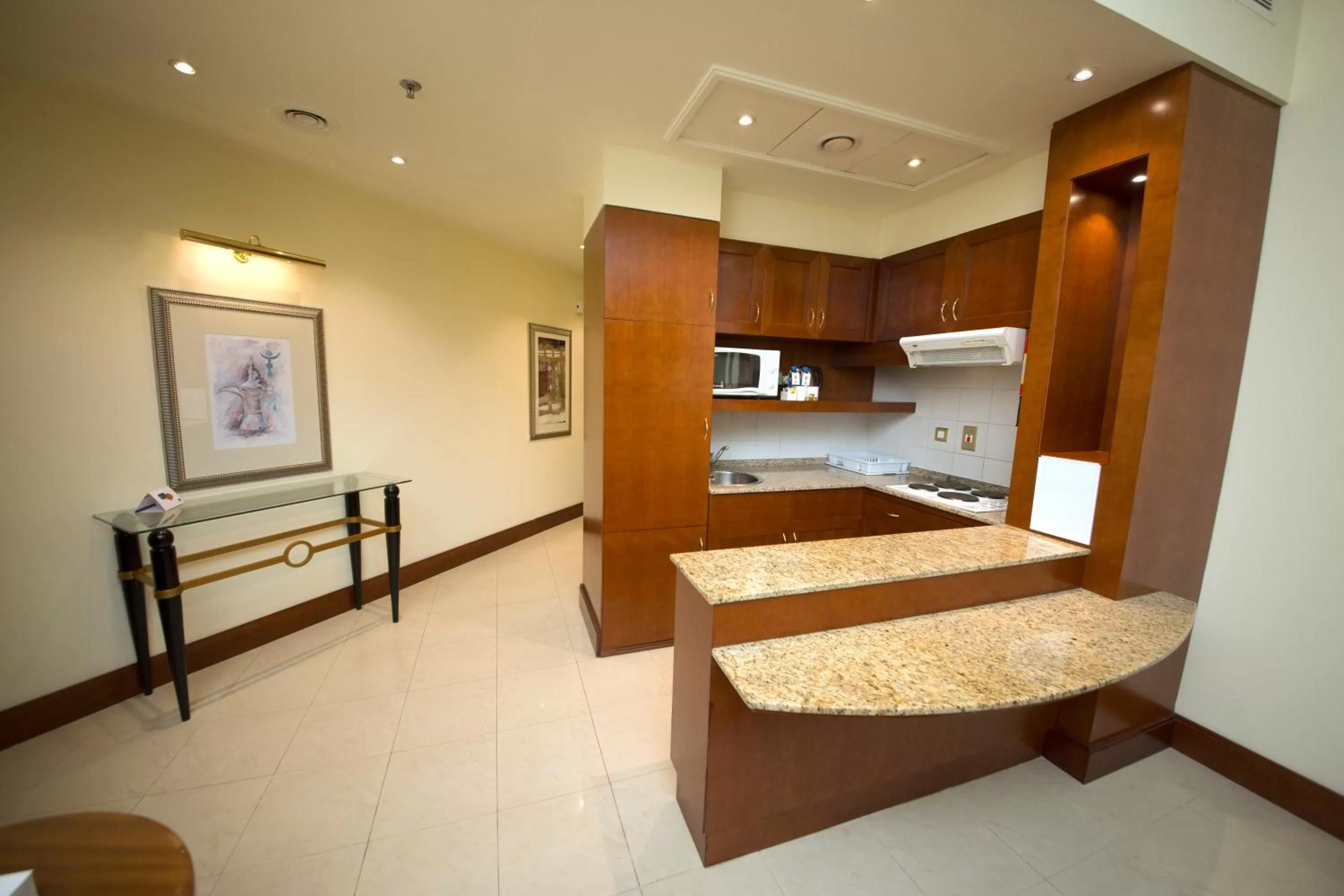 Kitchen or kitchenette, Bed in City Seasons Suites