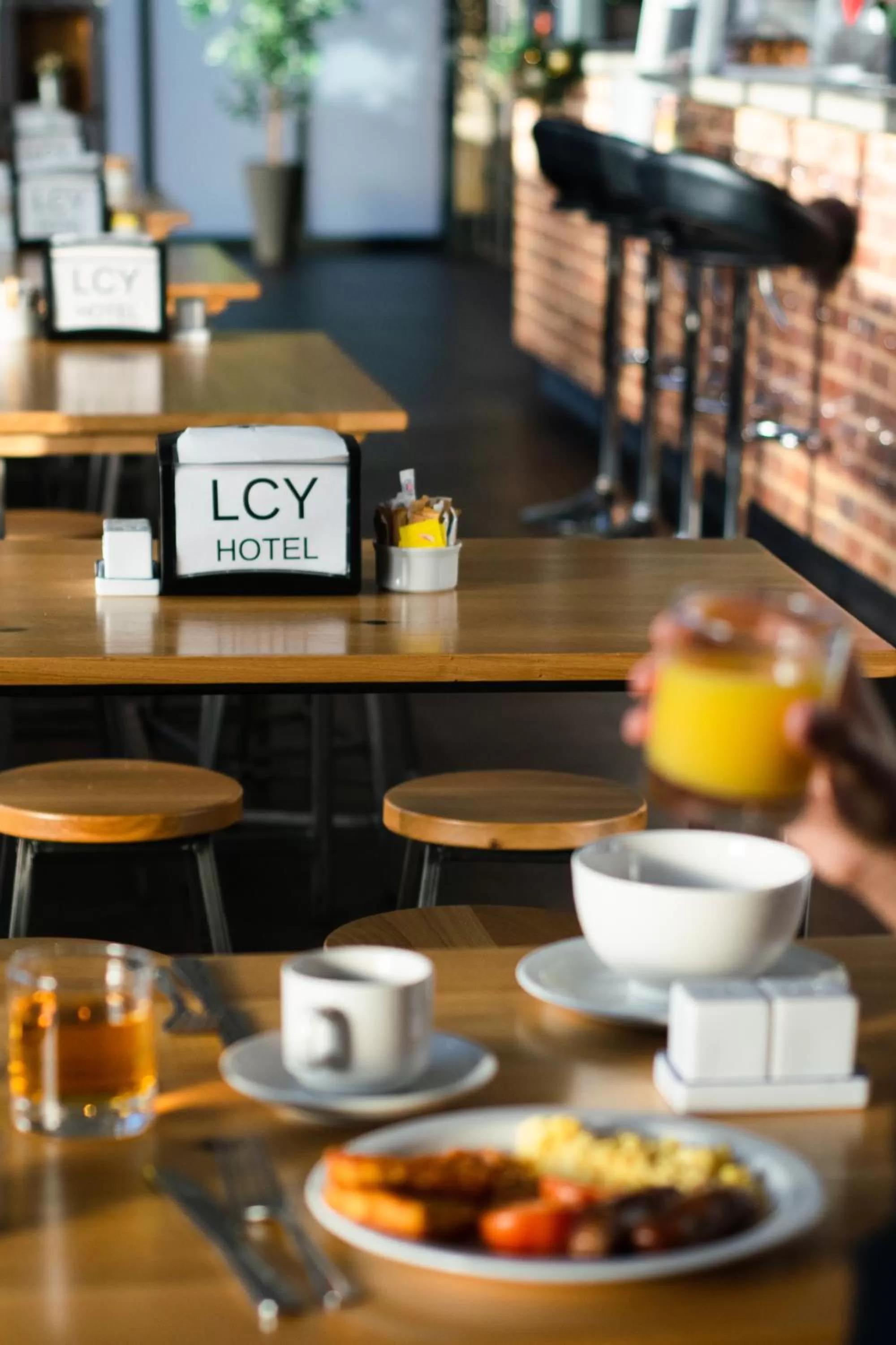 Food and drinks in London City Airport Hotel