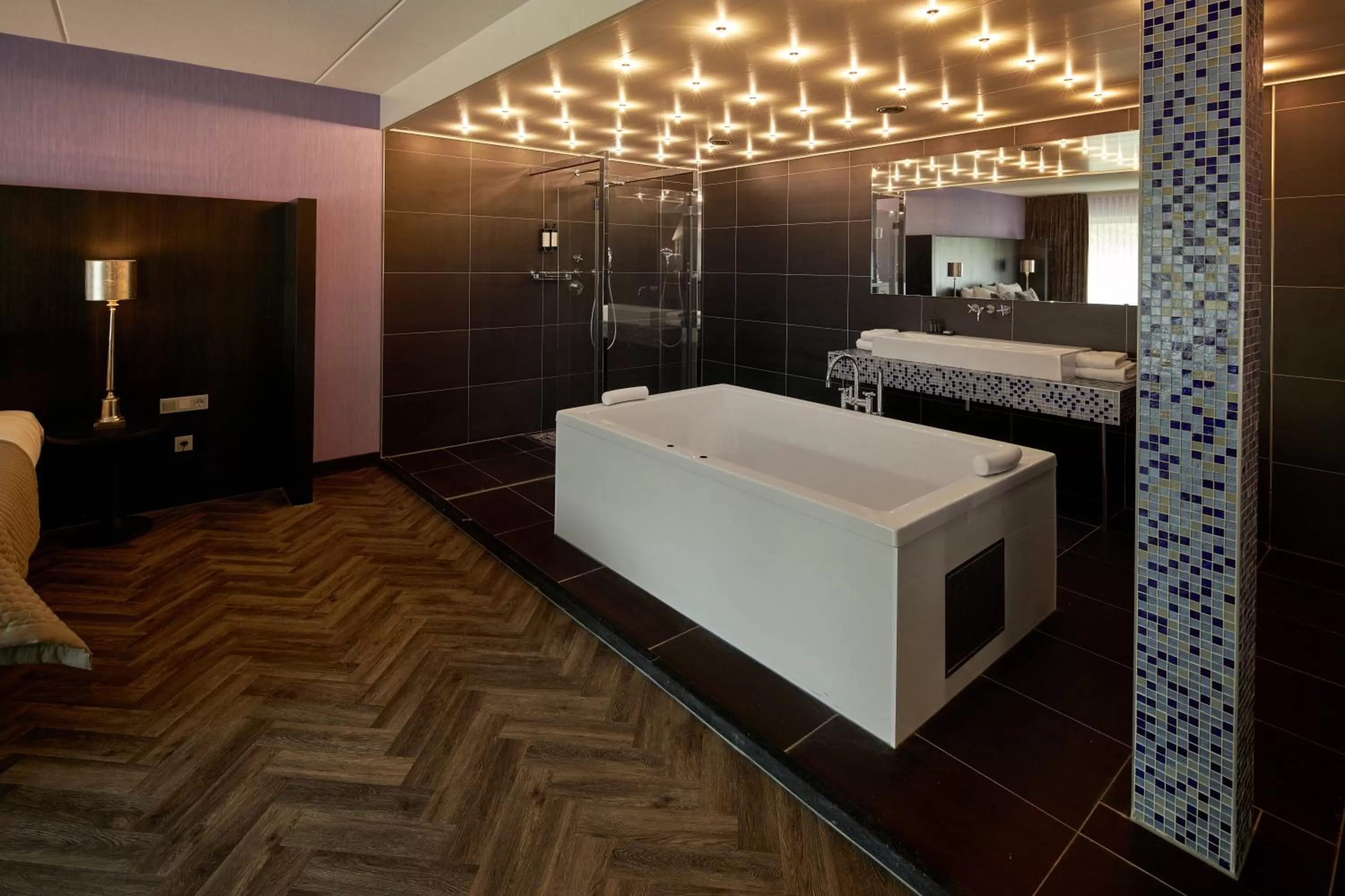 Bathroom, Bed in Van der Valk Hotel Arnhem