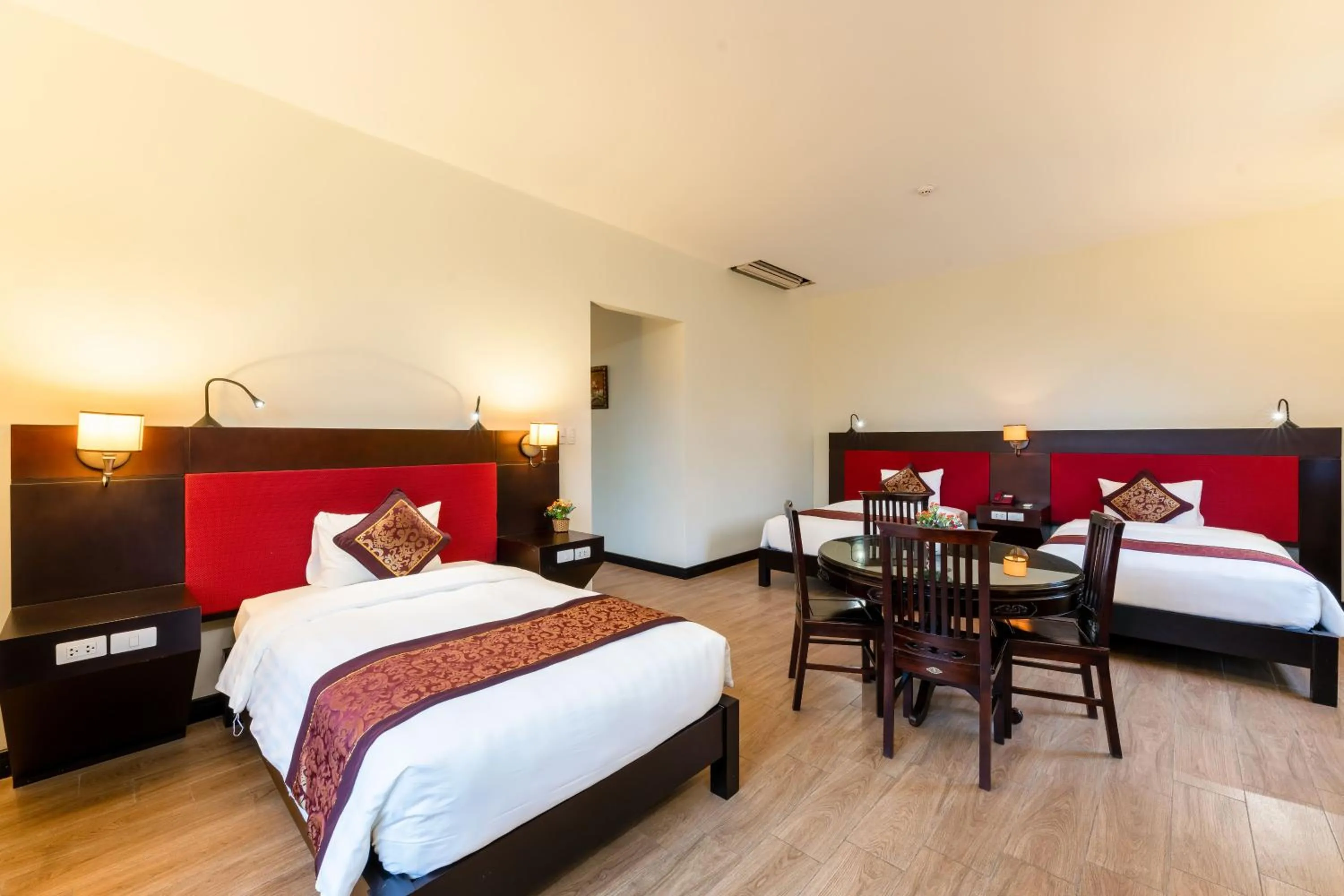 Photo of the whole room, Bed in Khách xá Bái Đính