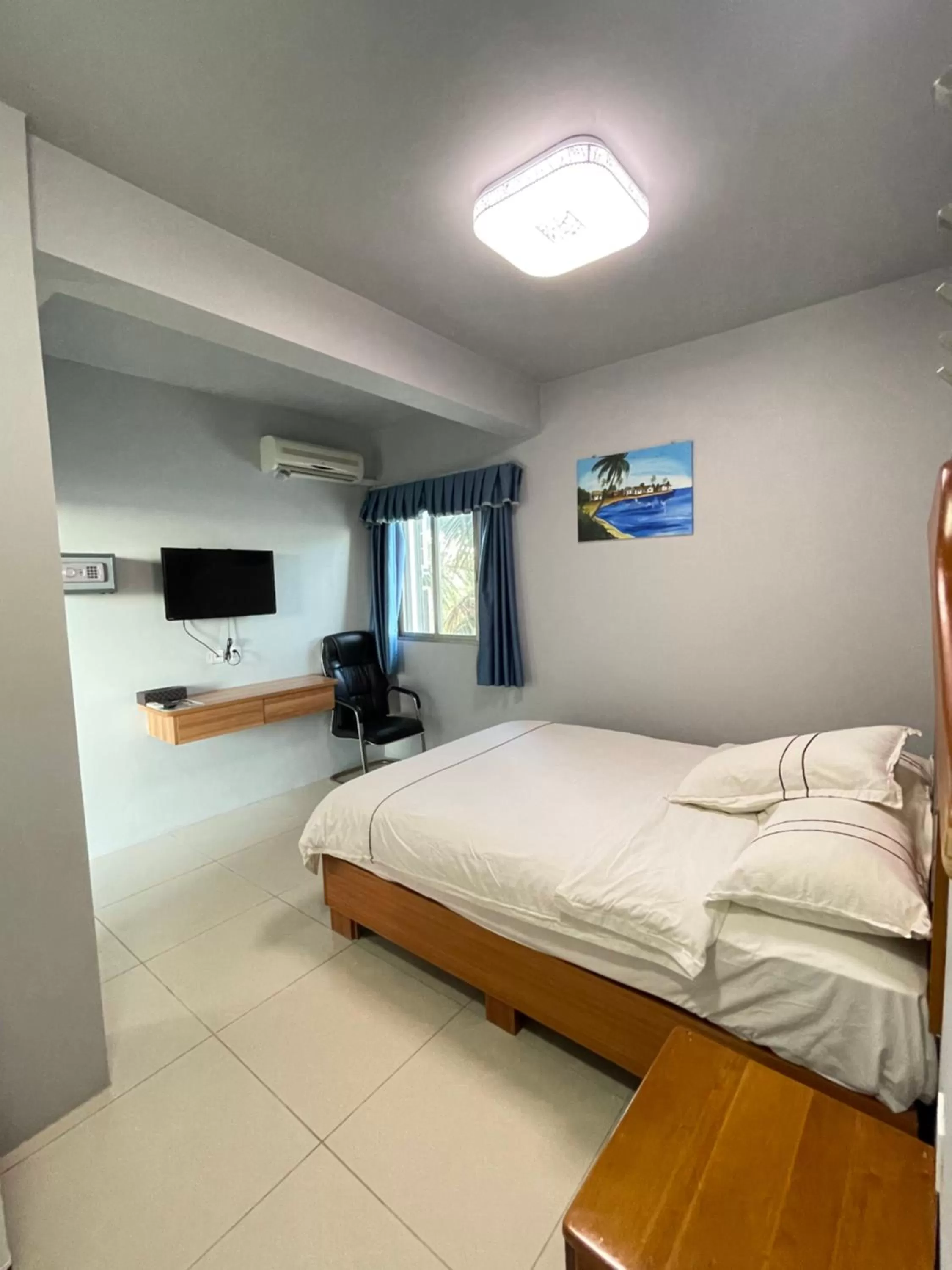 Bed in Caye Caulker Beach Hotel