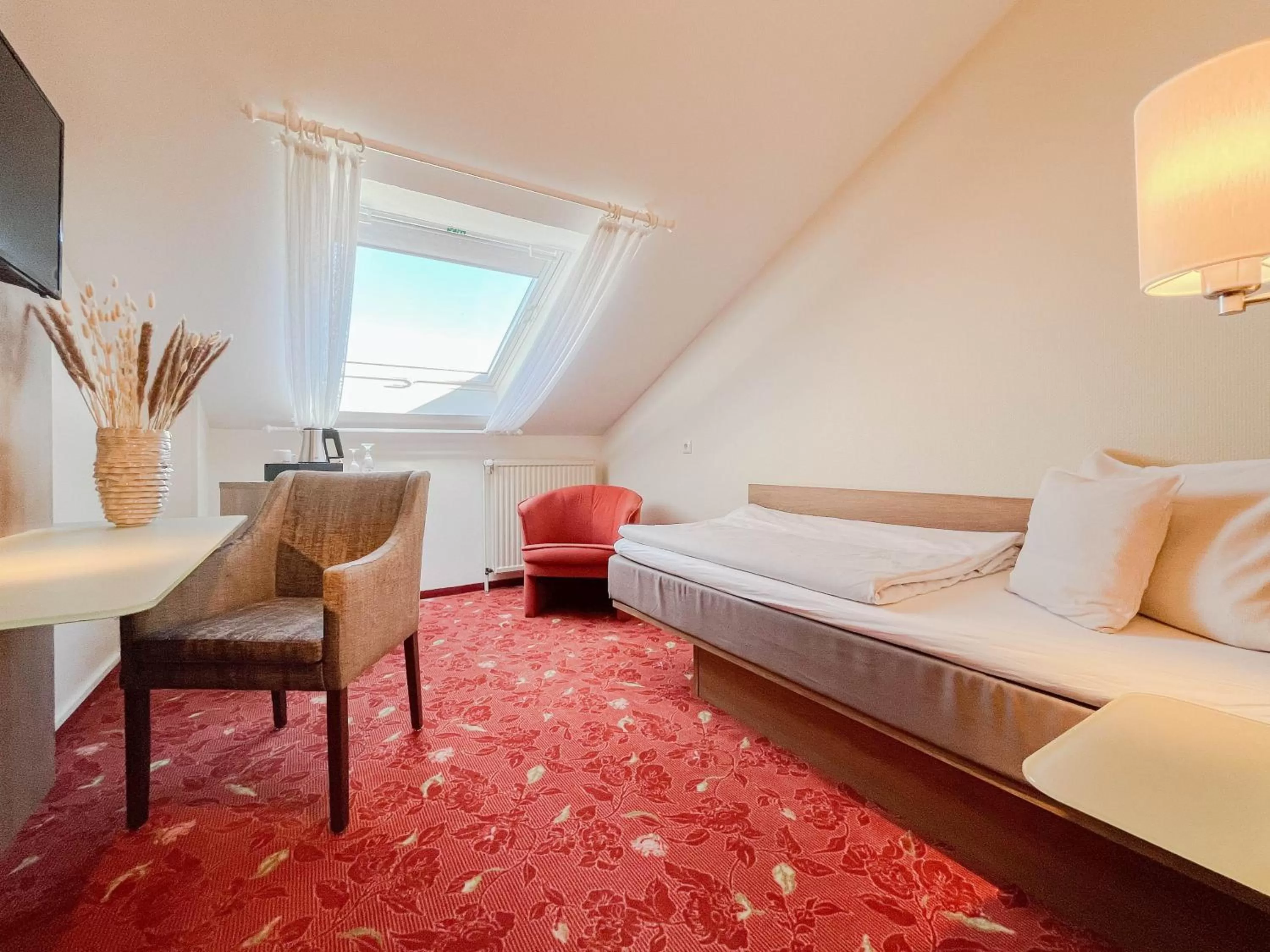 Photo of the whole room, Bed in Hotel-Restaurant Vier Linden