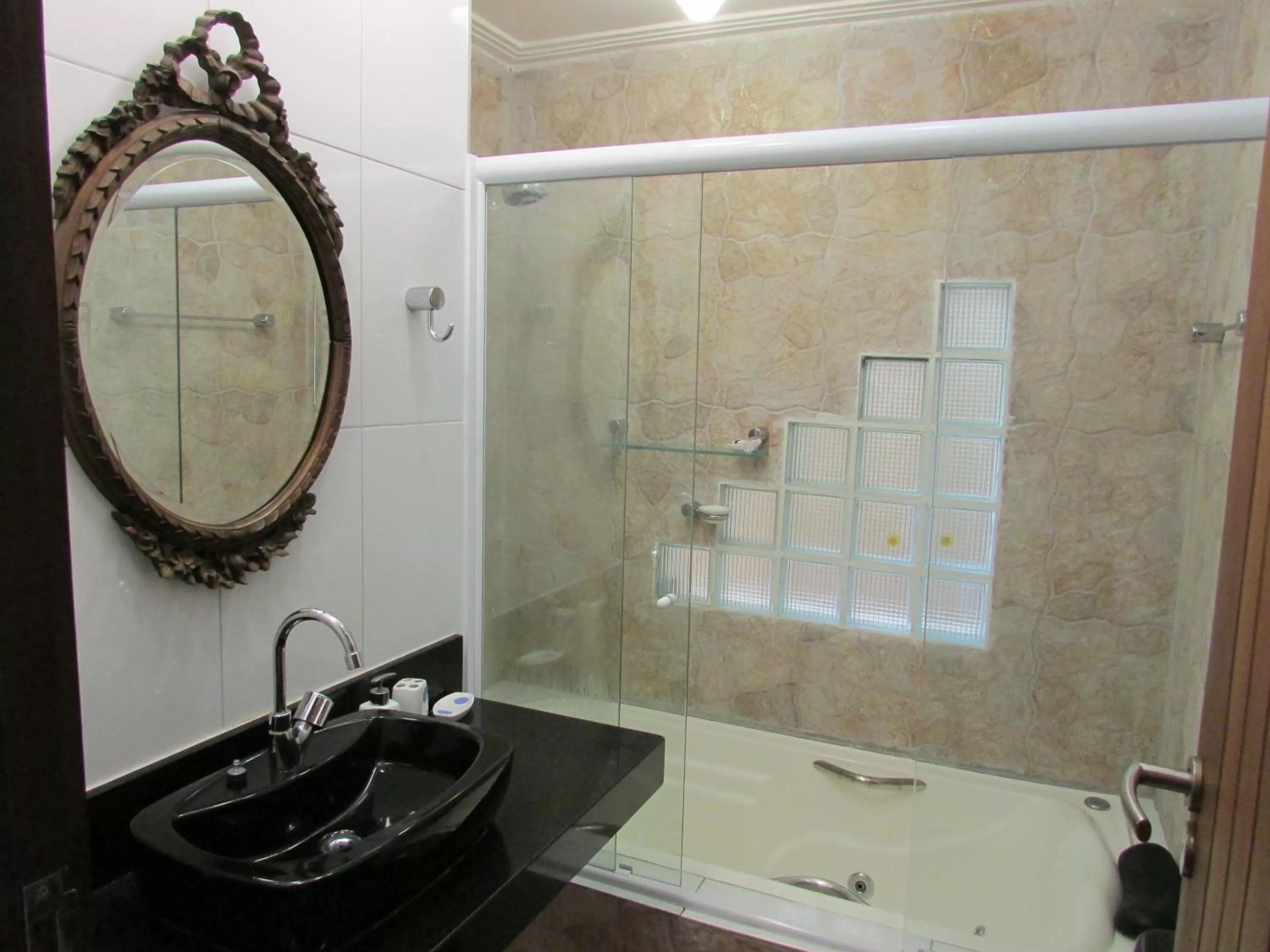 Hot Tub in Pousada Ipitanga IV