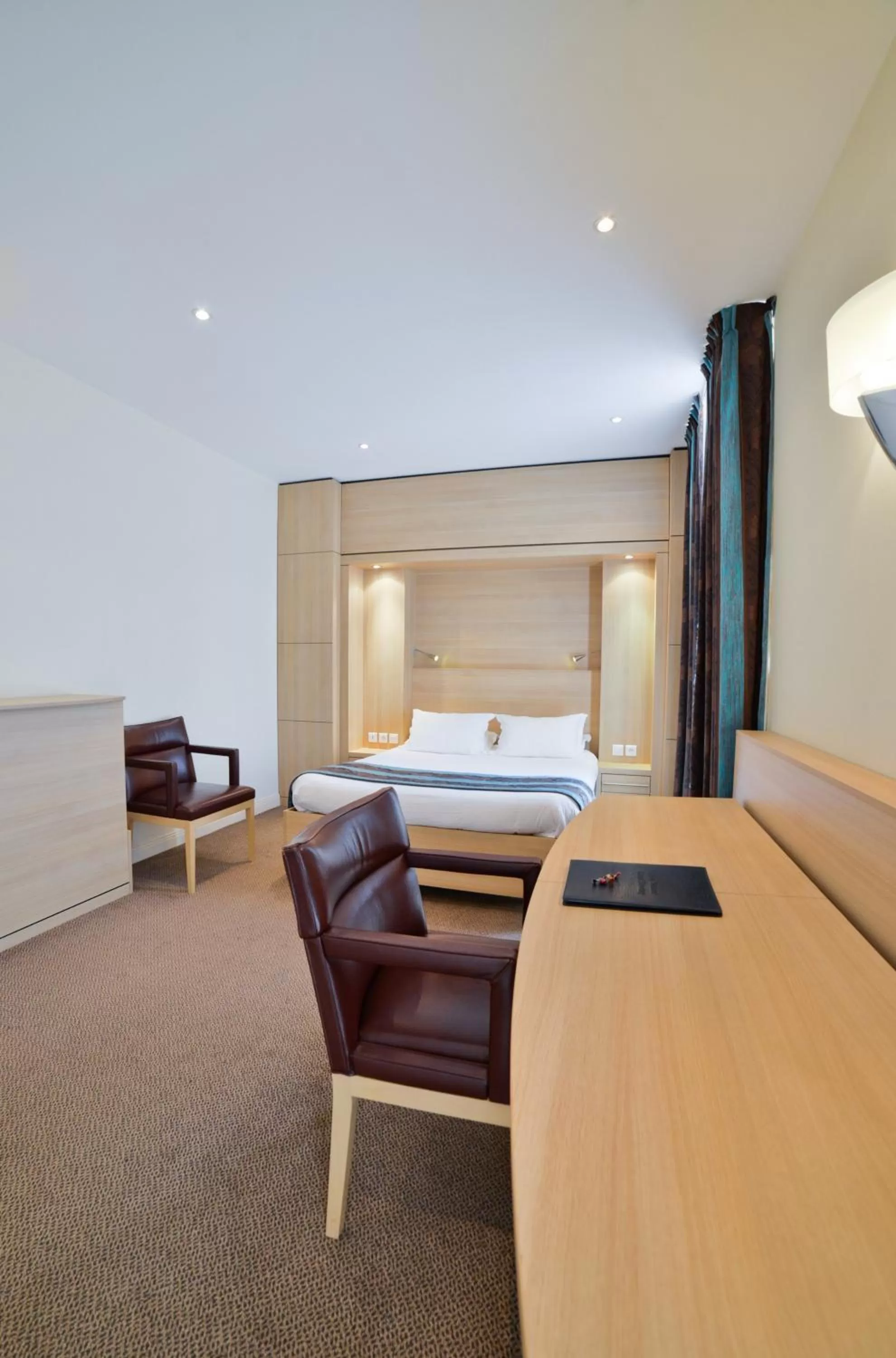 Photo of the whole room, Bed in Hôtel Mercure Bayonne Centre Le Grand Hotel