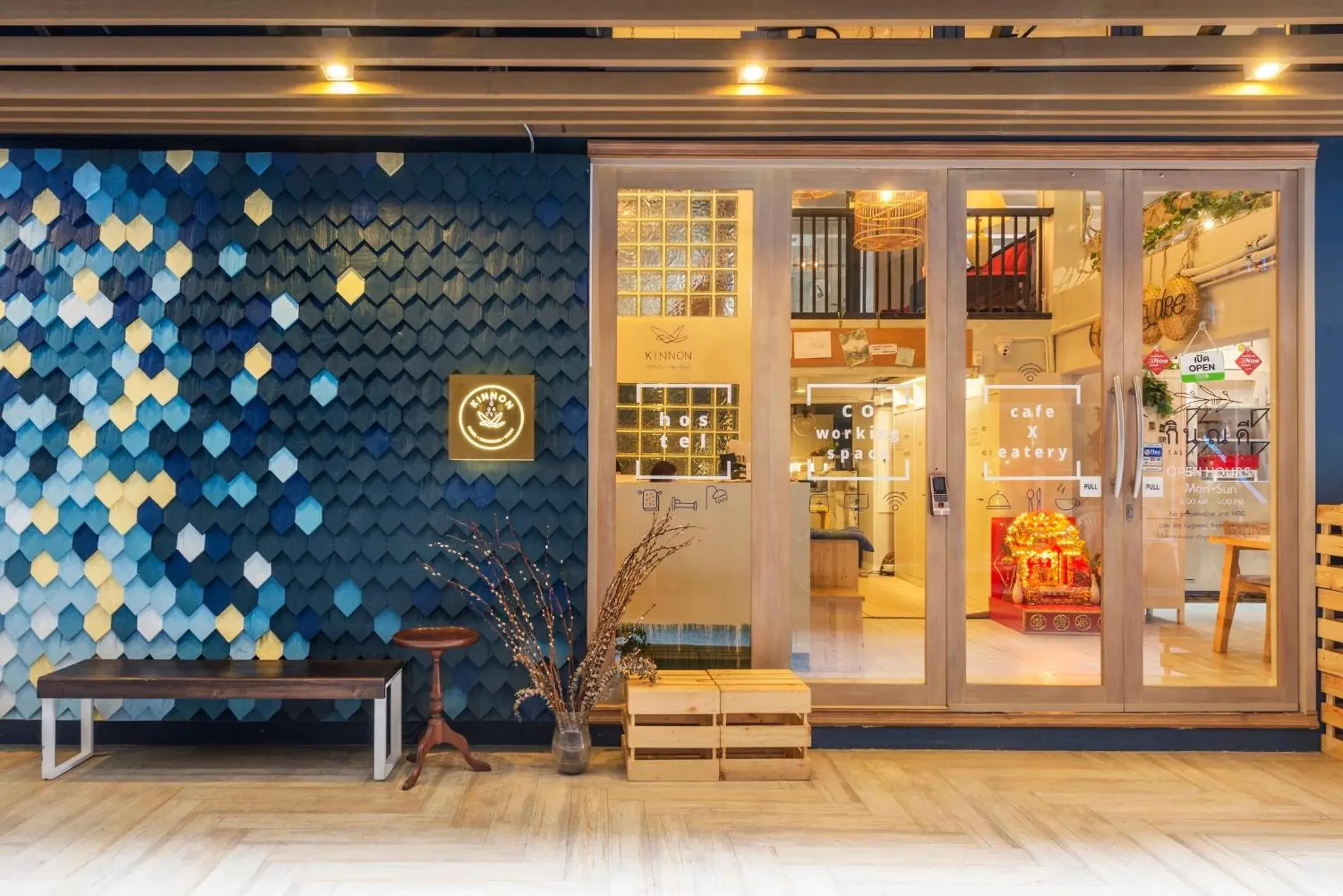 Kinnon Deluxe Hostel Coworking Cafe Kinnon Deluxe Hostel Coworking Cafe